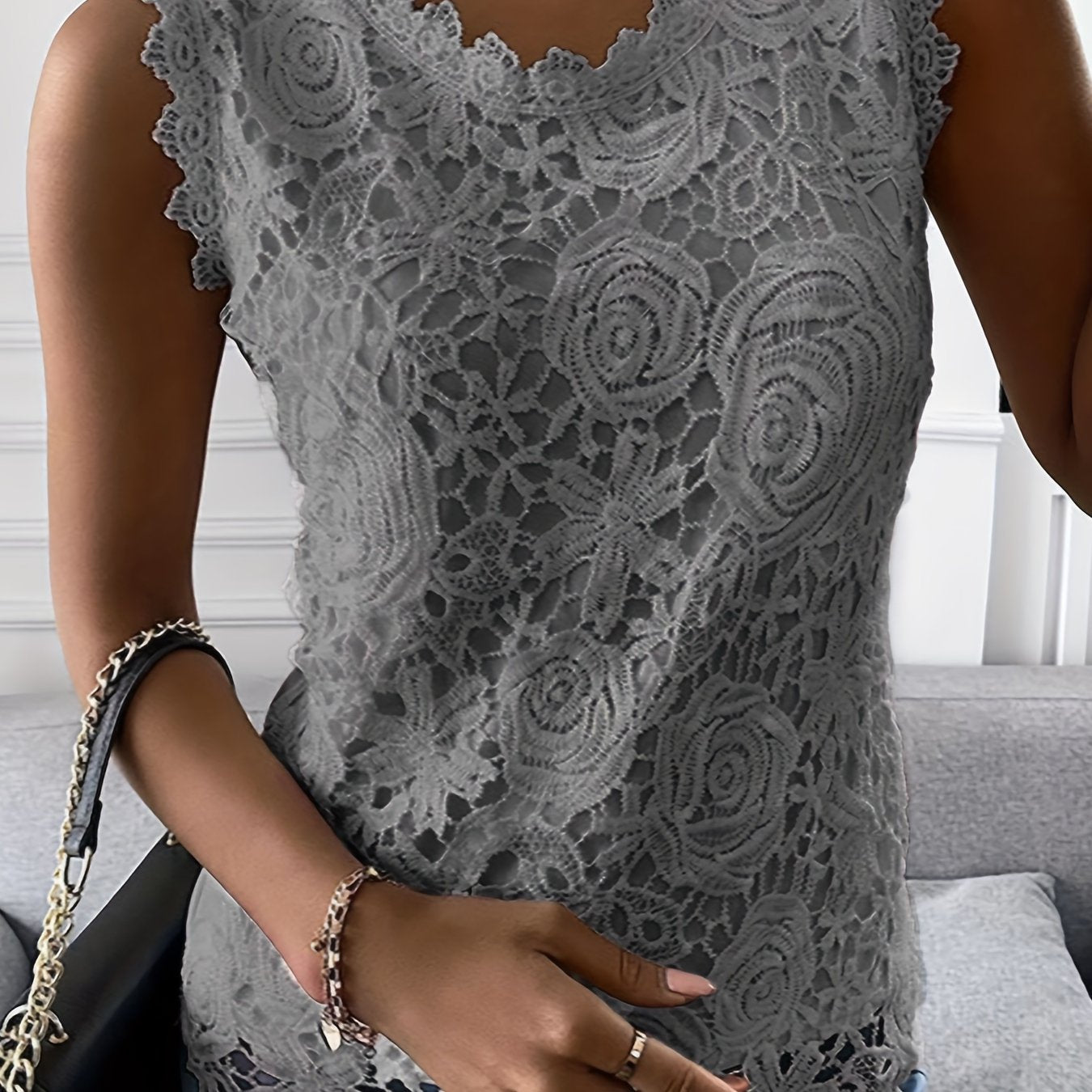 Chic Lace Contrast Tank Top - Flattering Sleeveless & Crew Neck - Versatile Casual Wear for Womens Everyday Style