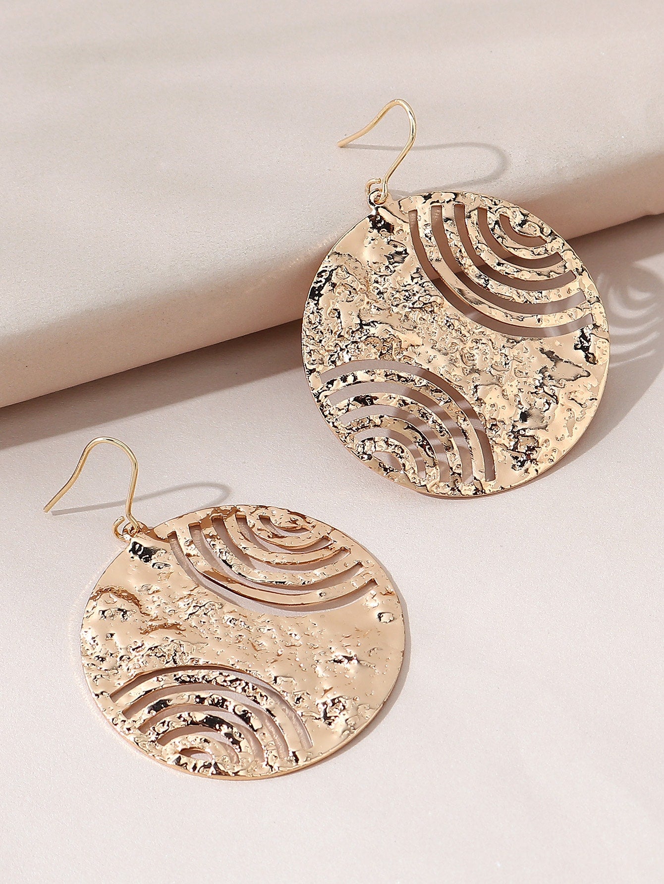 1 Pair Of Exaggerated 3D Convex And Concave Round Disc Earrings, Suitable For Women's Daily, Dates And Photo Shoots