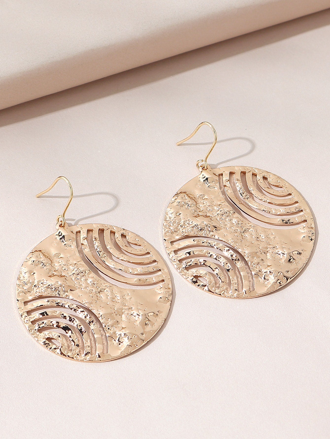 1 Pair Of Exaggerated 3D Convex And Concave Round Disc Earrings, Suitable For Women's Daily, Dates And Photo Shoots