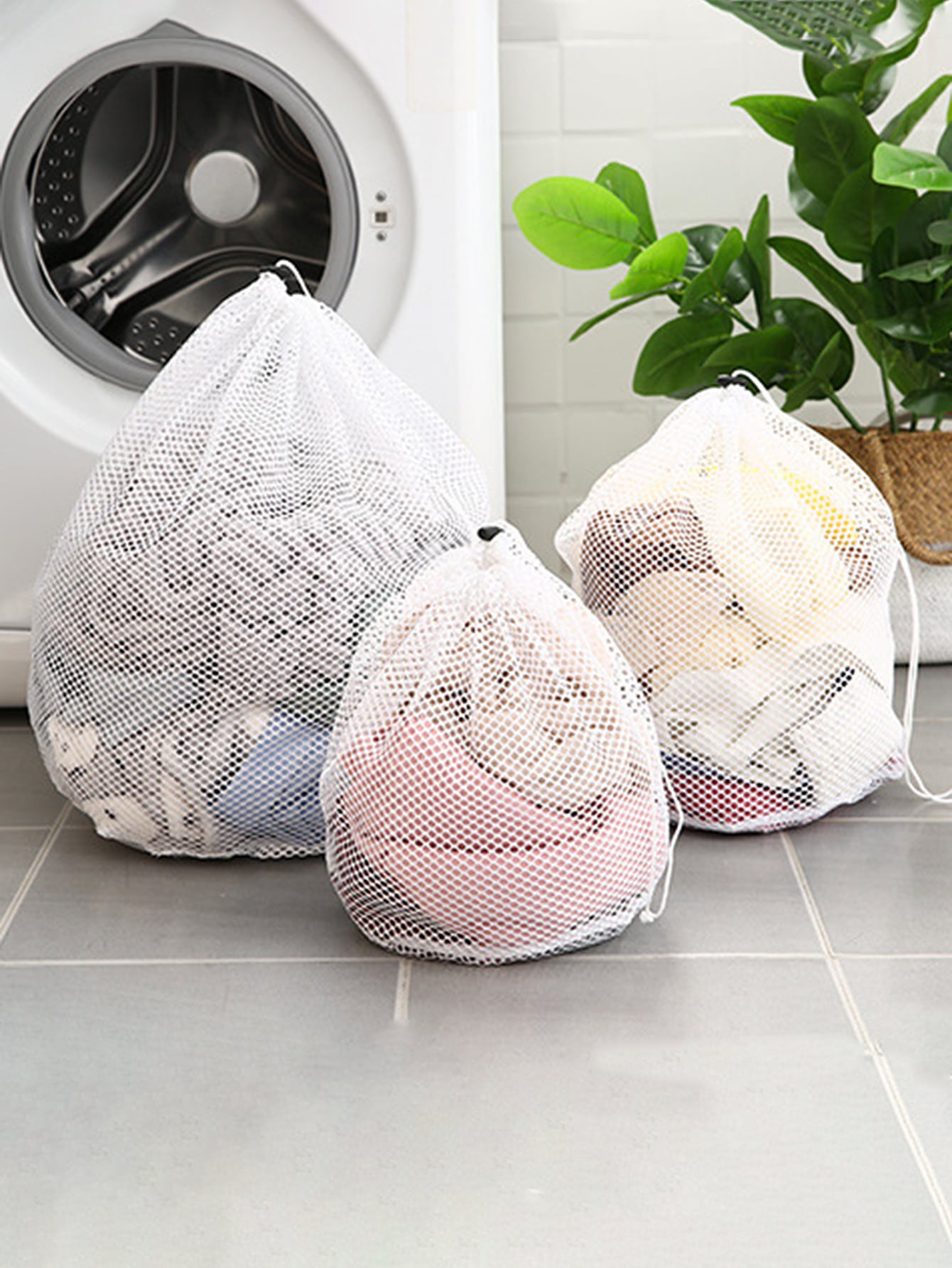 1pc Drawstring Design Laundry Bag, Simple Polyester Mesh Lingerie Wash Bag For Laundry