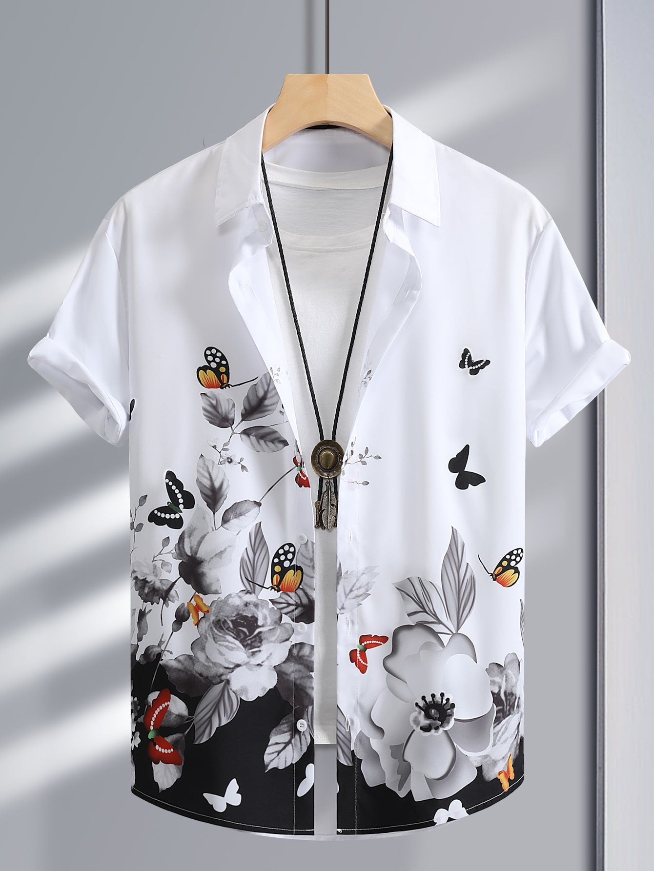 Manfinity Homme Men Butterfly And Floral Print Short Sleeve Button Up Graphic Vacation Beach Shirt Without Tee