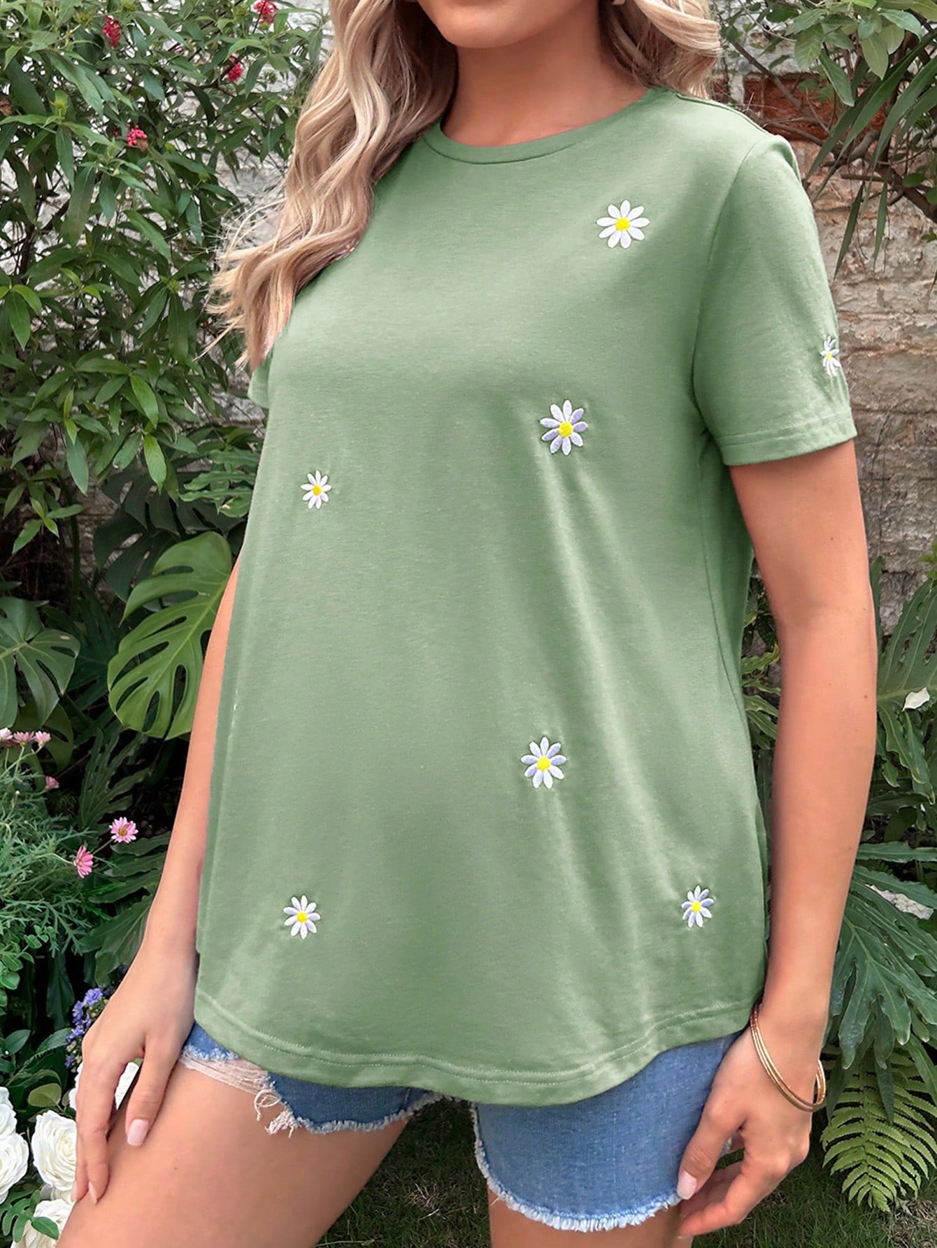 SHEIN Maternity Embroidery Floral Pattern Curved Hem Tee