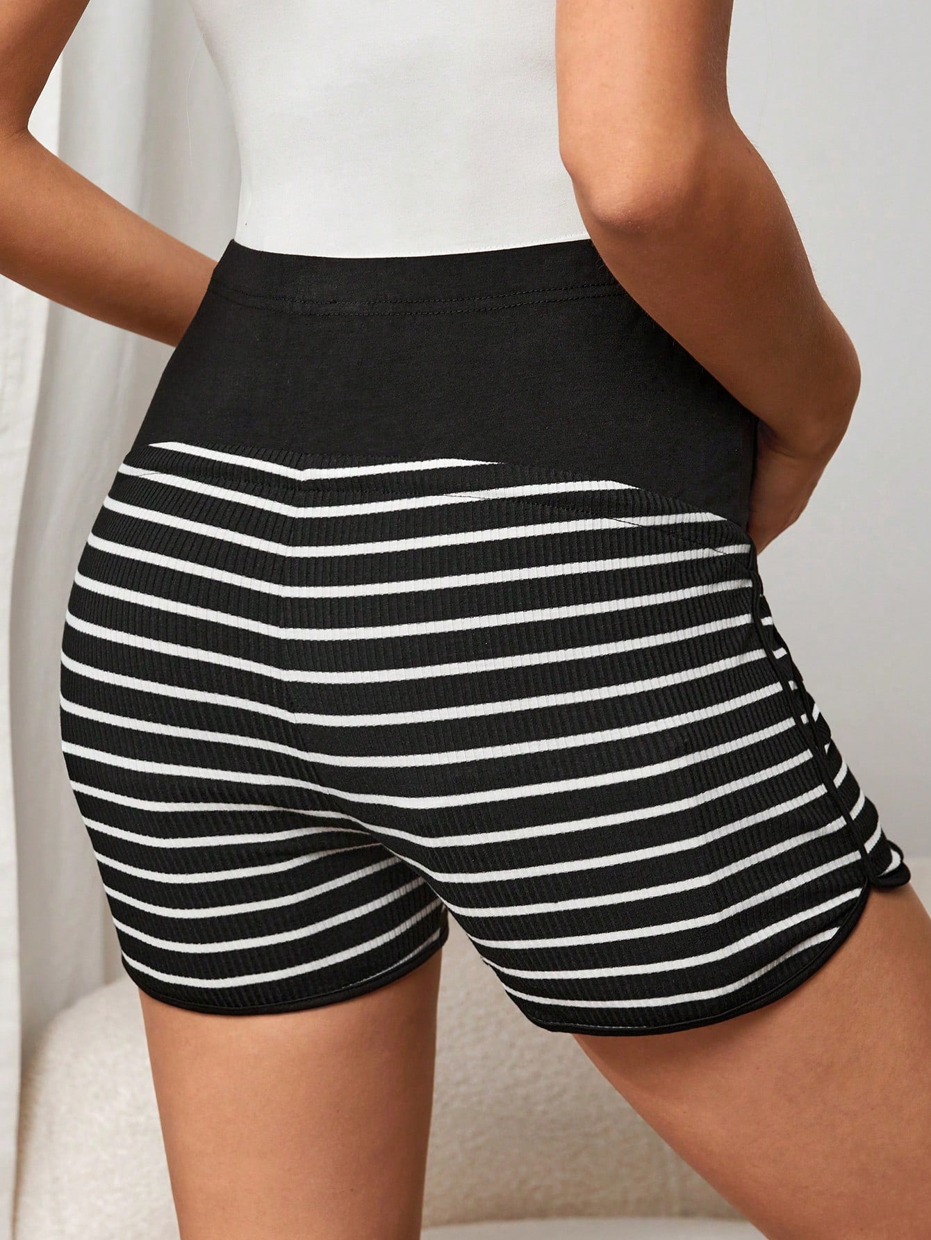 SHEIN MaterniWear Maternity Striped Adjustable Drawstring Waist Shorts