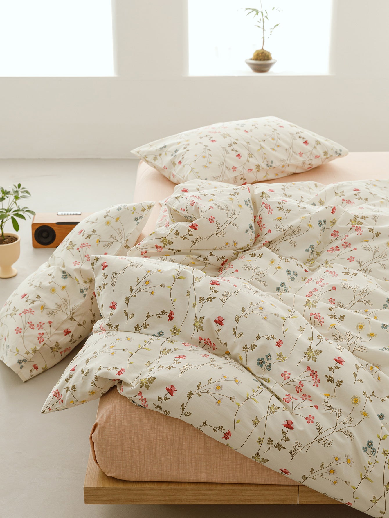 Fresh Ditsy Floral Bedding Set With 2 Pillowcases And 1 Duvet Cover