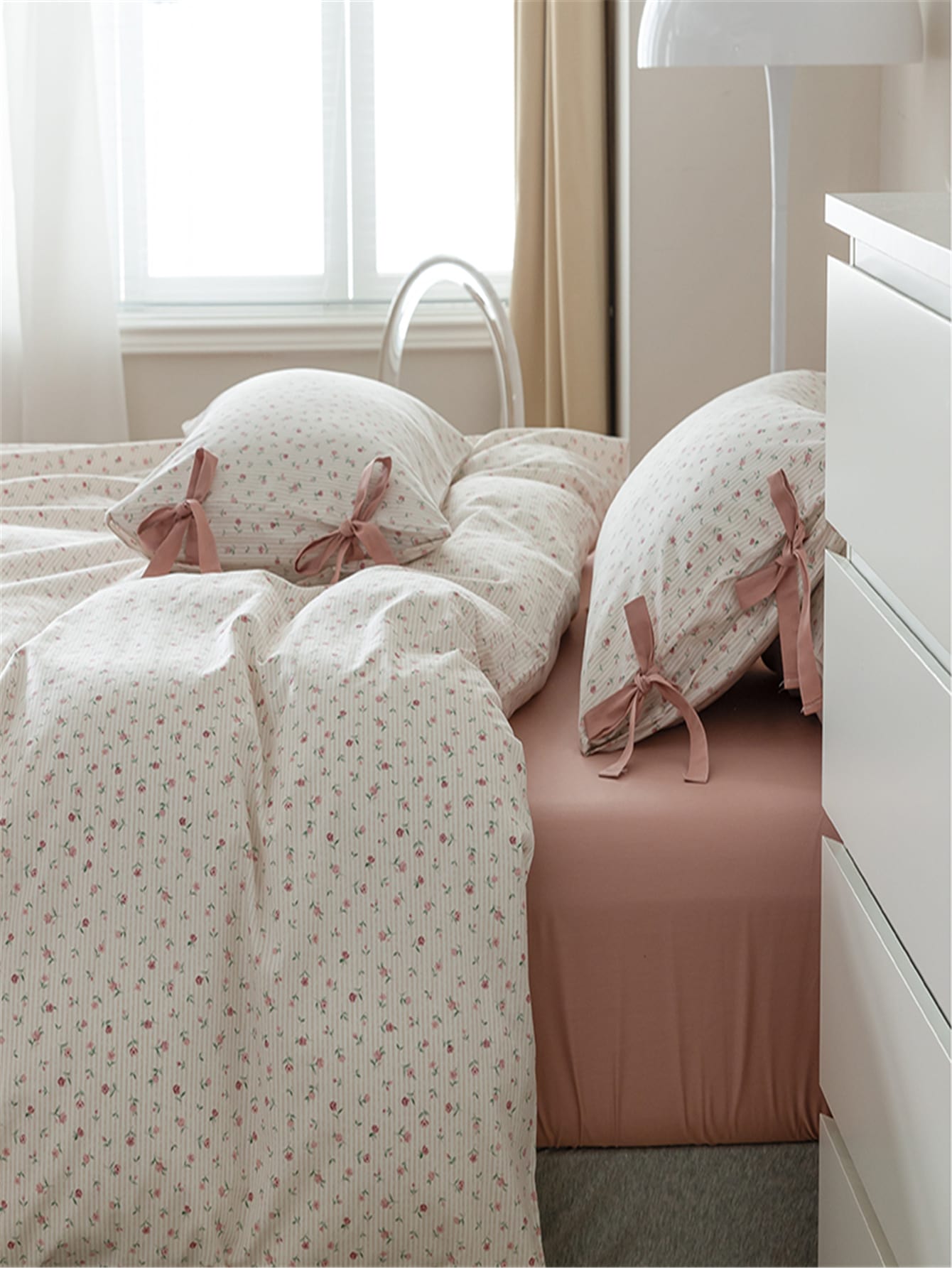 Printed Four-piece Set Clean, Fresh Floral Series Soft Fabric All Seasons Can Be Used Easy To Manage Bowknot Duvet Cover bed Sheet 2 Pillowcases