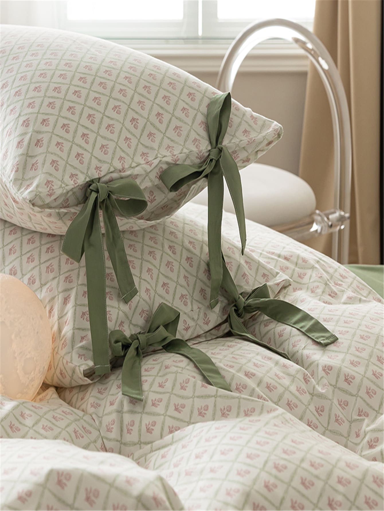 Printed Four-piece Set Clean, Fresh Floral Series Soft Fabric All Seasons Can Be Used Easy To Manage Bowknot Duvet Cover bed Sheet 2 Pillowcases