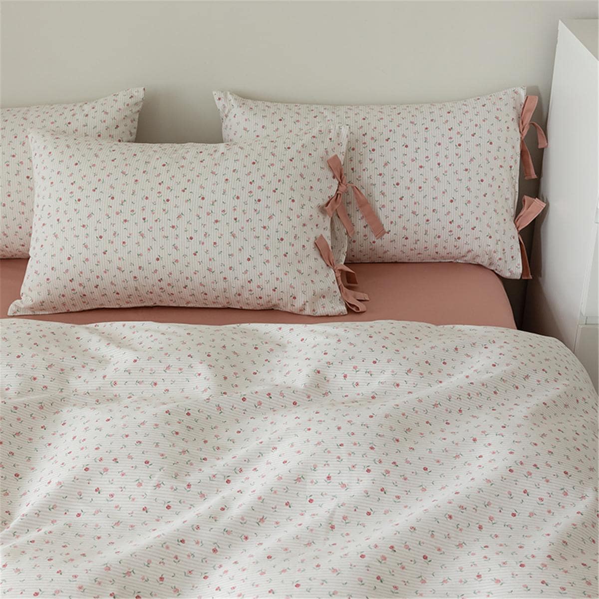 Printed Four-piece Set, Clean And Refreshing Fresh Flower Series, Soft Fabric, Easy To Clean, Bedding Set, Including Bow Tie Quilt Cover, Bedsheet, And 2 Pillowcases, Suitable For All Seasons