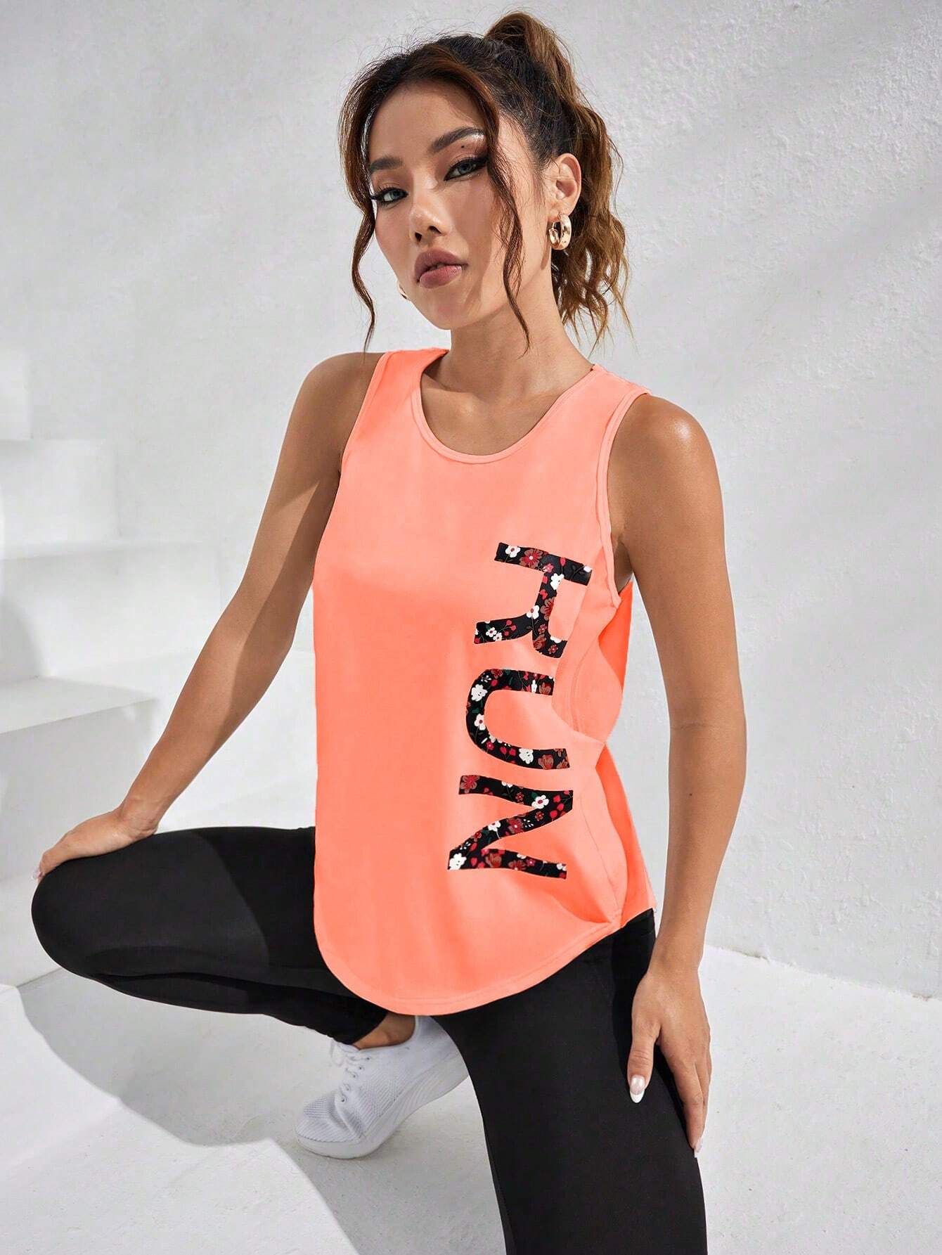 Sport Exploreva Letter Graphic Curved Hem Sports Tank Top Gym Top Compression Shirt