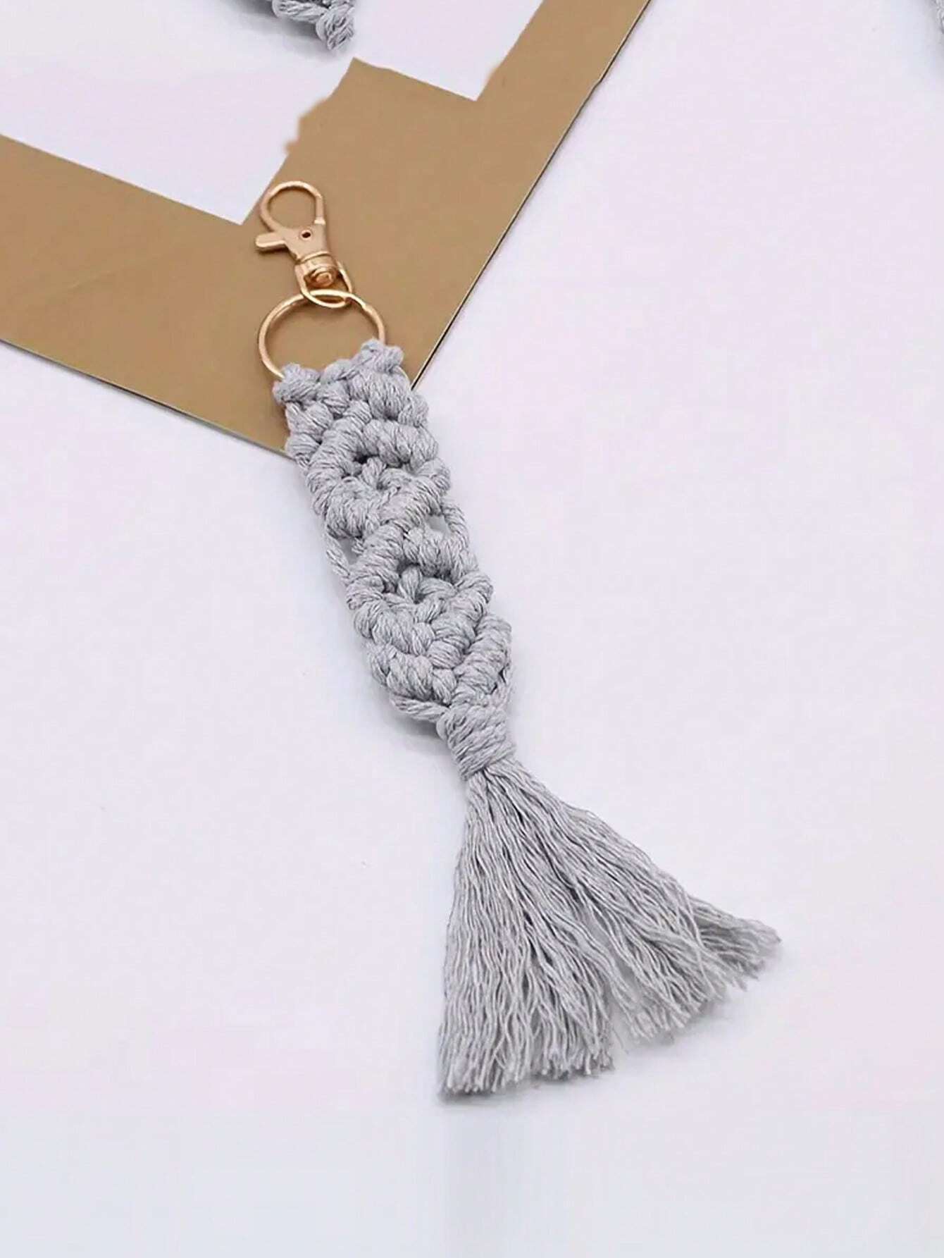 1pc Hand-Woven Tassel Keychain Pendant Creative Keychain, Backpack Pendant, Bag Charms, Birthday Gifts, DIY Accessories Party Favors,Christmas Decorations,Birthday Gift For Friends And Family(Light Grey)