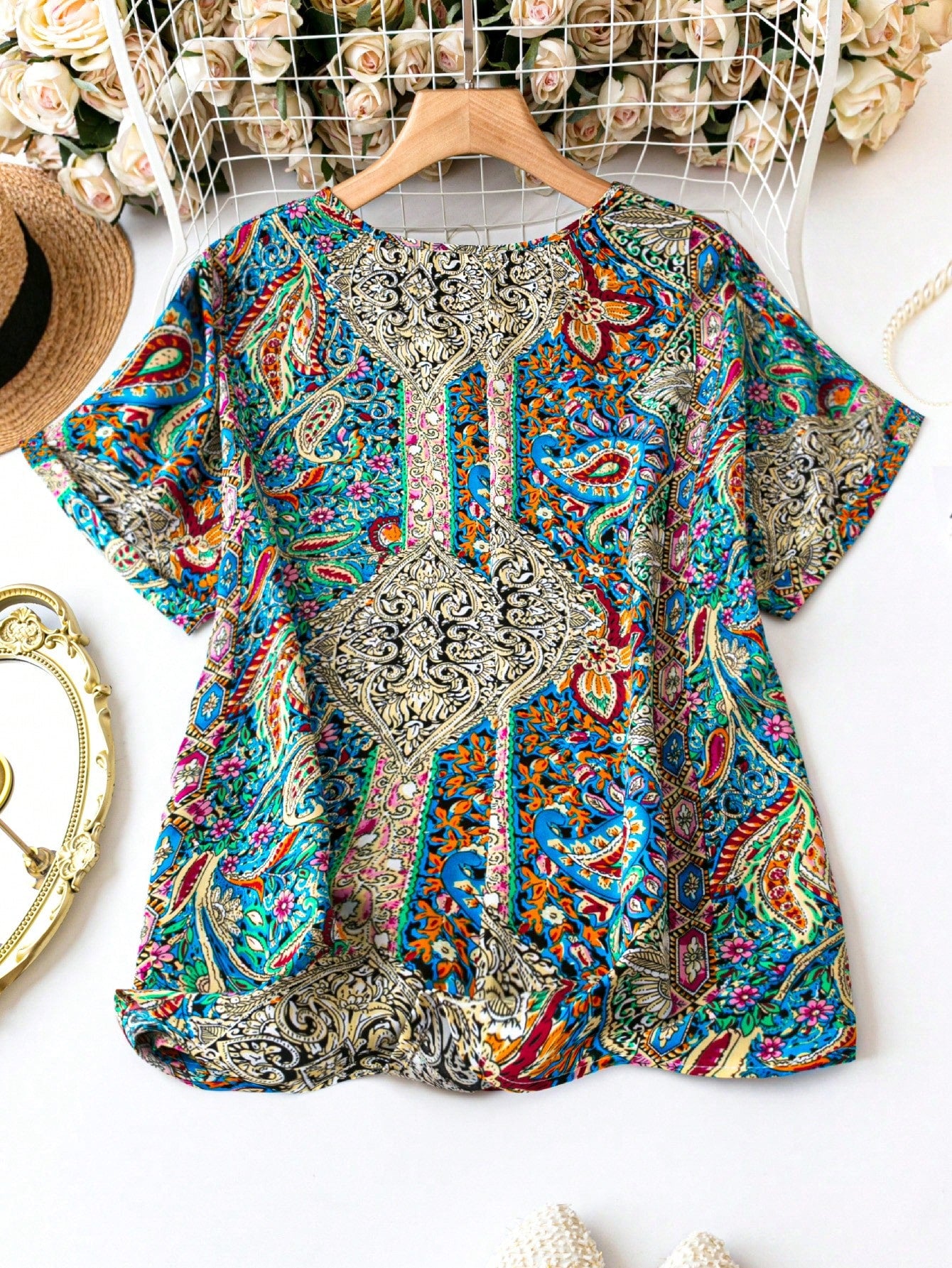 EMERY ROSE Plus Size Paisley Print Full Coverage V-Neck Blouse