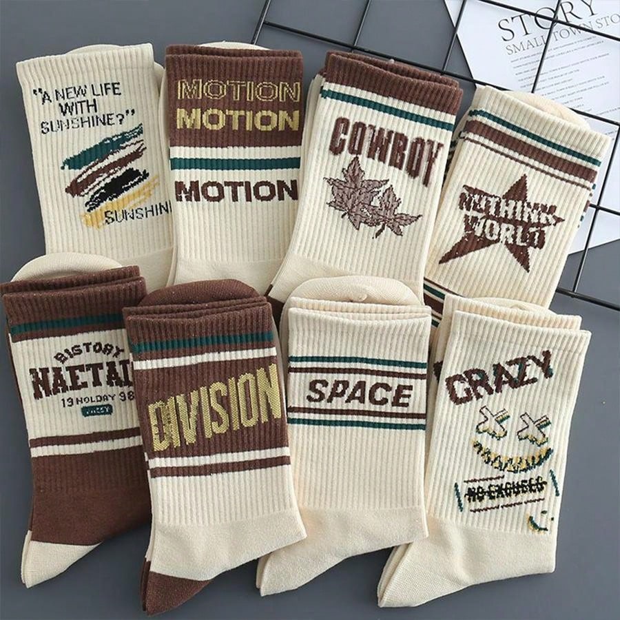 5 Pairs Random Letter Print Crew Socks For Men, Vintage American Style Athletic Basketball Socks, Trendy Tall Socks For Autumn/Winter