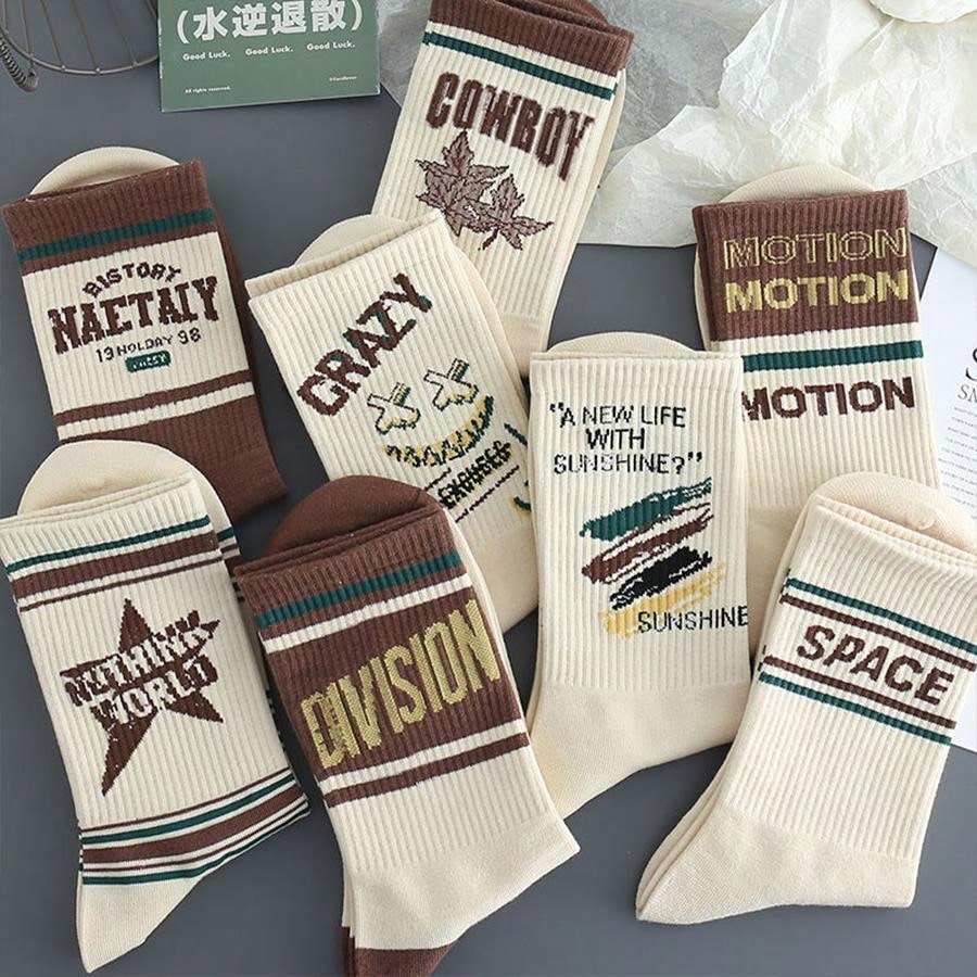 5 Pairs Random Letter Print Crew Socks For Men, Vintage American Style Athletic Basketball Socks, Trendy Tall Socks For Autumn/Winter