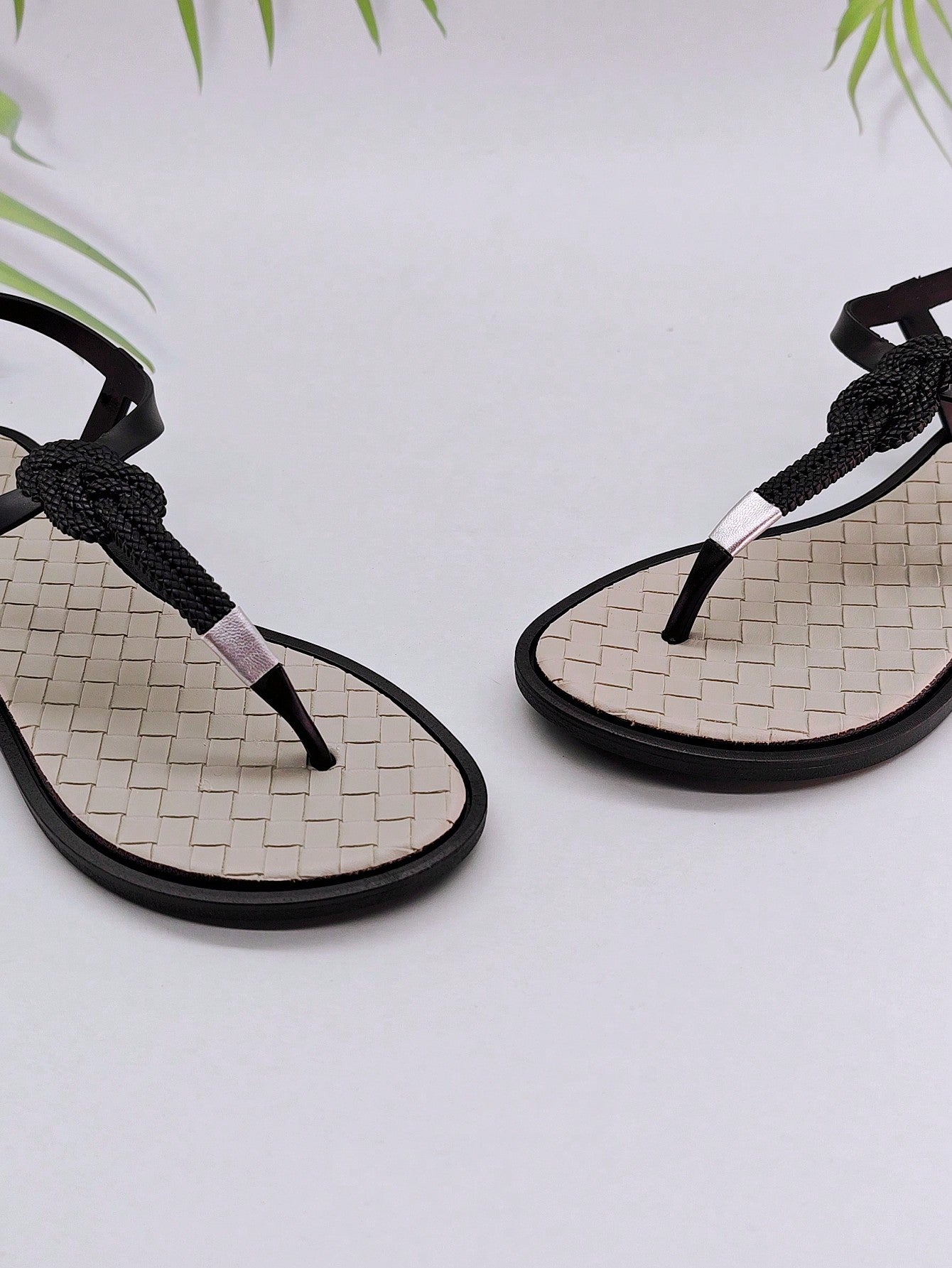 roulvxiang New Arrival Women'S Black Rope-Like Beach Flip Flops With Toe Post, Roman Strap, Casual Outdoor Plastic Slipper