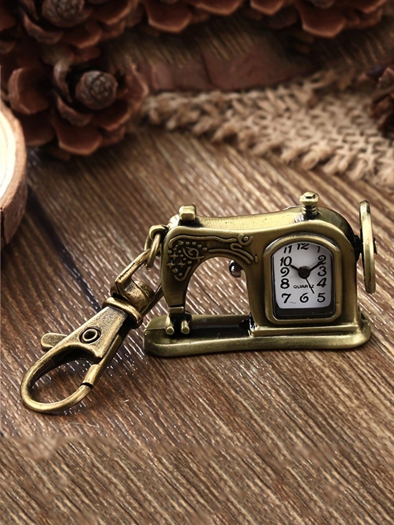 1pc Sewing Machine Shape Pocket Watch Vintage Bronze Keychain,Novelty Quartz Watch Keychain Pendant Bag Accessories Creative Gift Nurse Watch,Valentine'S Day Gifts,Gifts For Friends Key Chain Charms