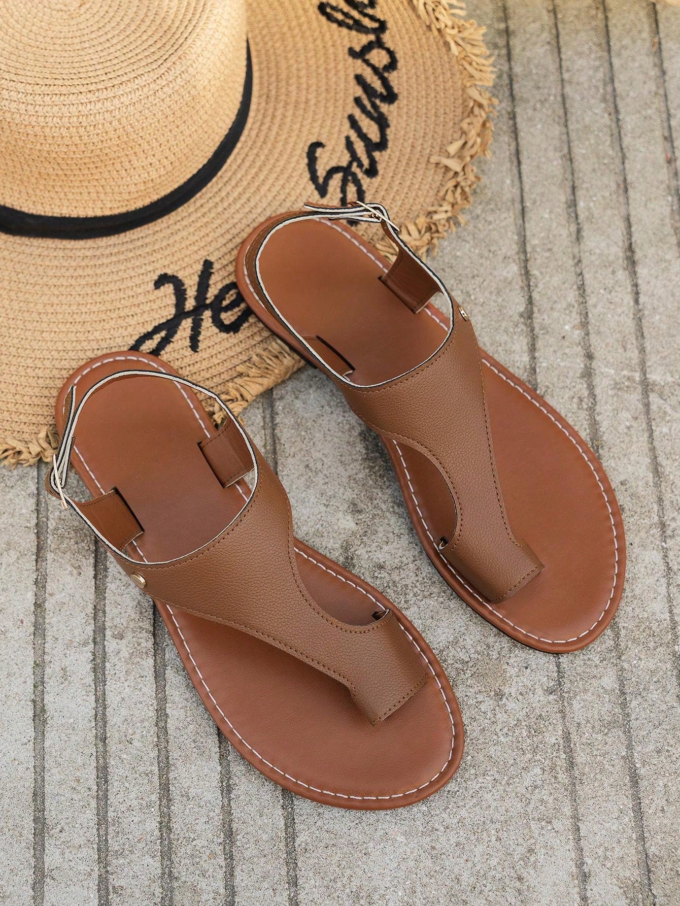 2024 New Style Women's Outdoor Flat Sandals, Fashionable And Simple, With Toe Clip And Buckle, Beach Style