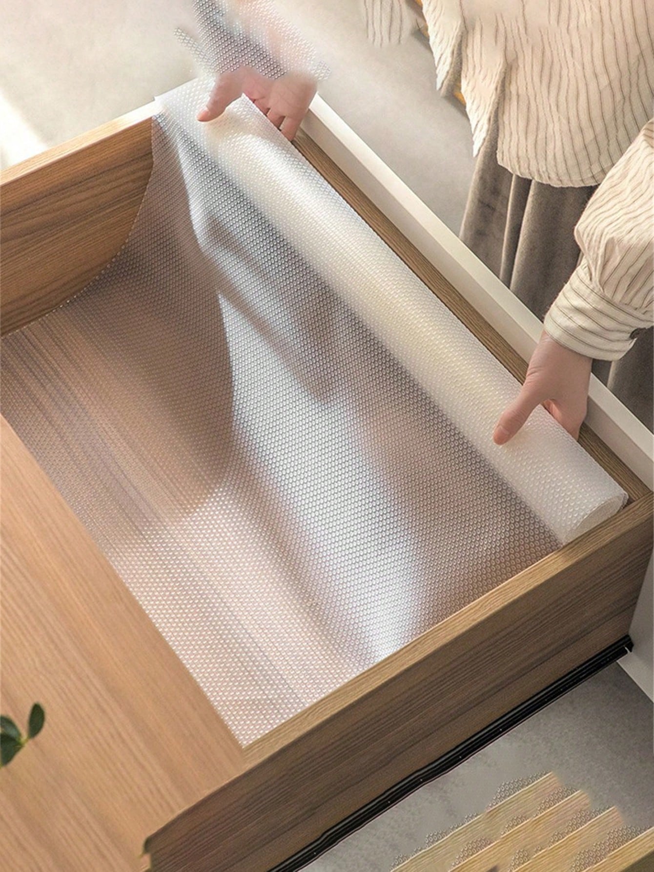 1 Roll Non-Slip Shelf Liner,Eva Waterproof Cabinet Liner,Translucent Non-Adhesive Drawer Liner,Easy To Cut Cupboard Liner For Shelves,Refrigerator,Desk,Cabinet,Kitchen,Shelf Mats.(11.8