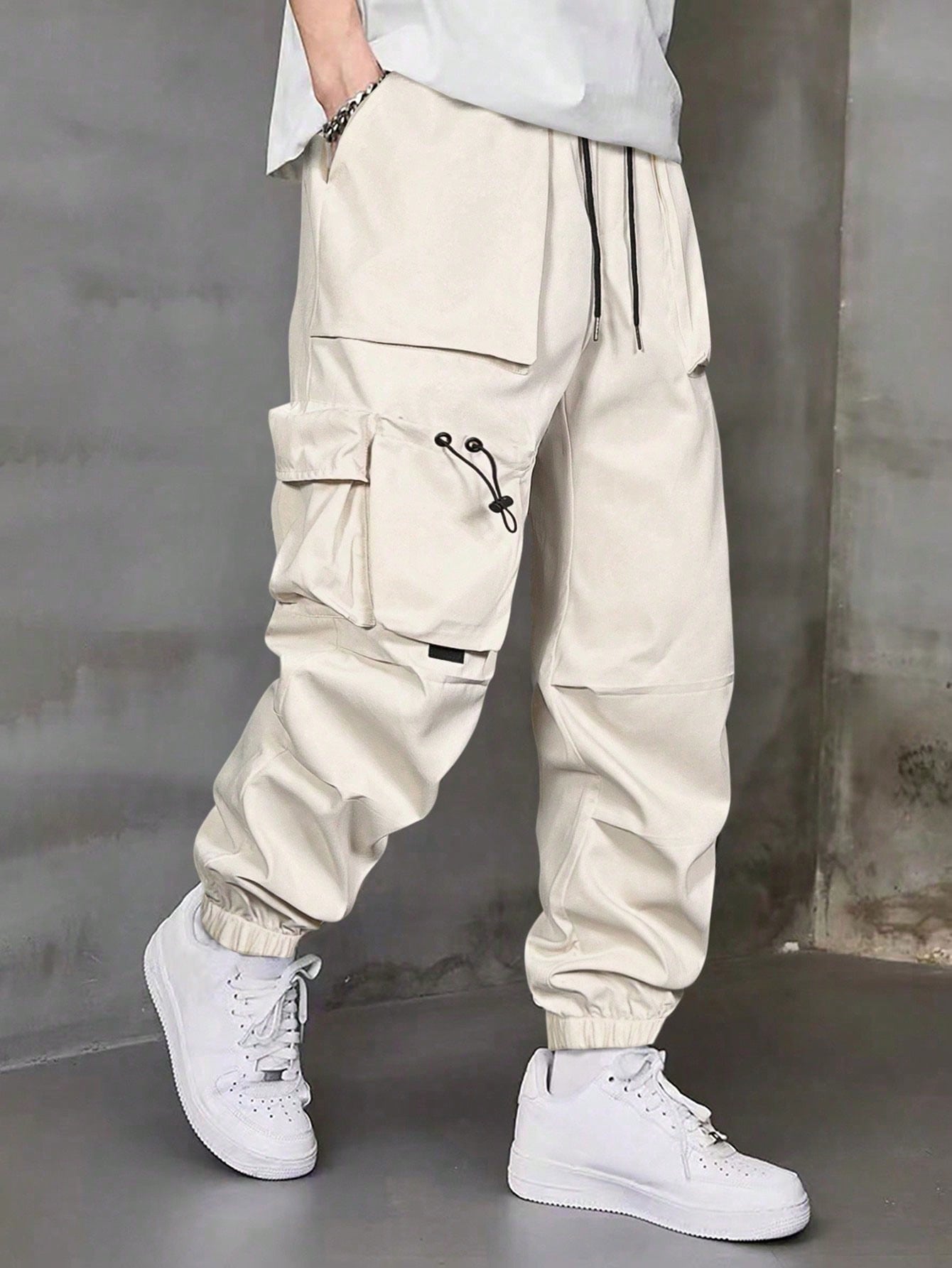 Manfinity EMRG Men's Loose Fit Side Pockets Drawstring Cargo Pants, Going Out Fashion Plain Tapered Pants, For Husband, Boyfriend Gifts