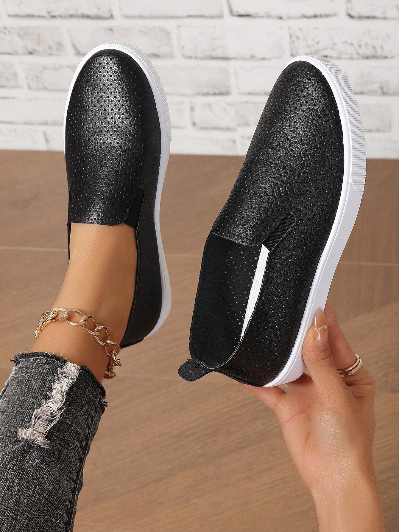 Women's Plus Size Sport Shoes, Student School Shoes, Fashionable Butterfly Embroidery Board Shoes, Comfortable Fabric, Khaki Slip-On Flat White Sneakers, Casual Athletic Shoes