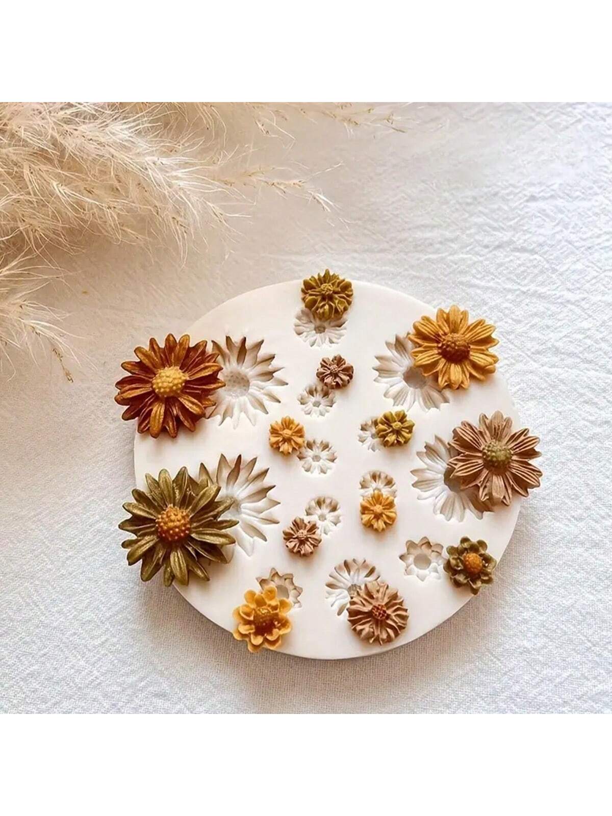 Versatile Round Flower Silicone Mold: Perfect For DIY Crafts, Jewellery Making, Baking Candies & Chocolates - Durable And Creative Design