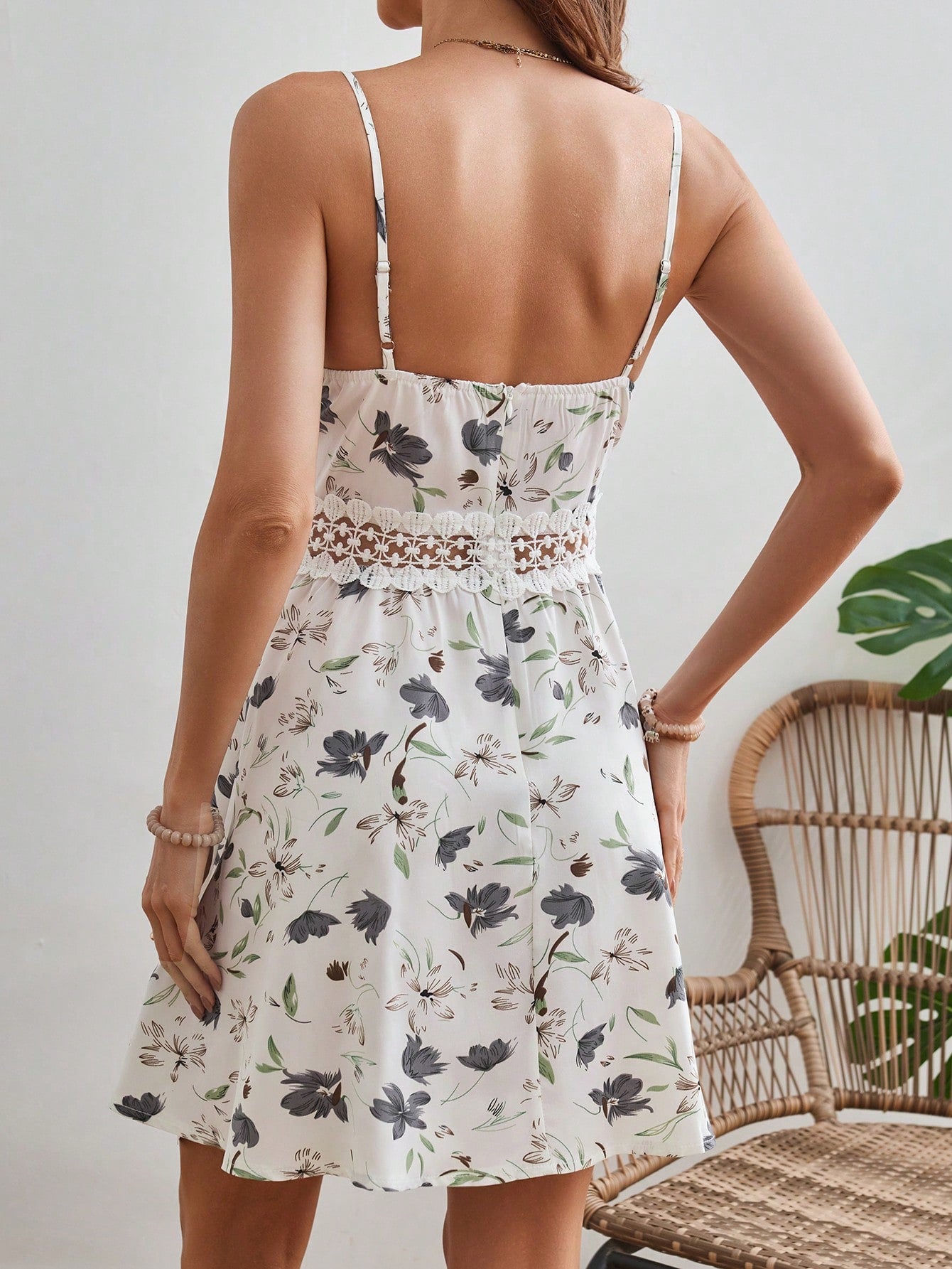 LUNE Floral Print Spliced Lace Spaghetti Strap Dress