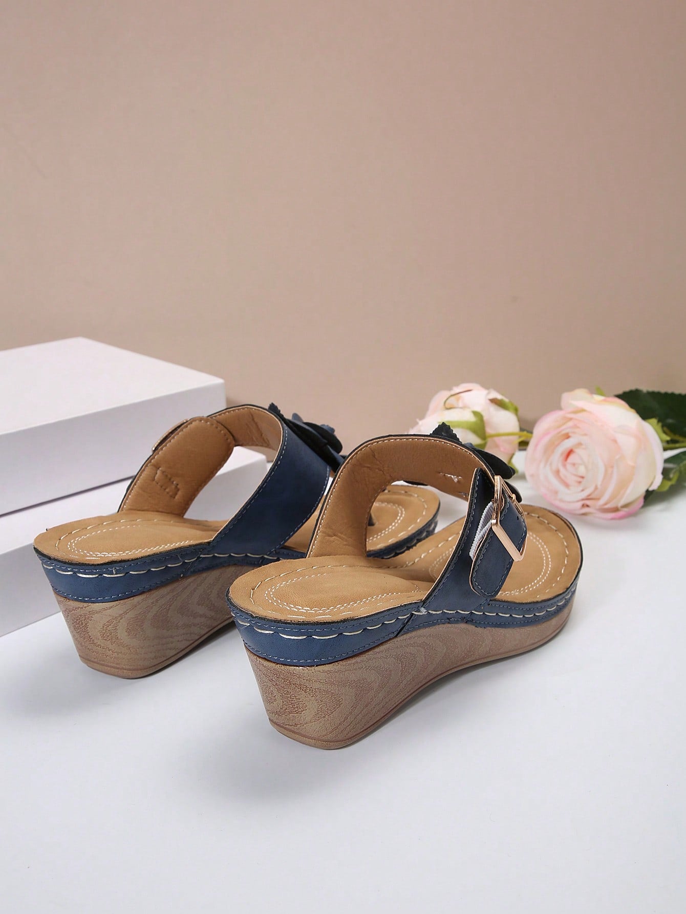 Women's Pu Strap With Sponge Soft Bed And Lightweight Sole Fashion Trendy Wedges Flip Flops For 2024