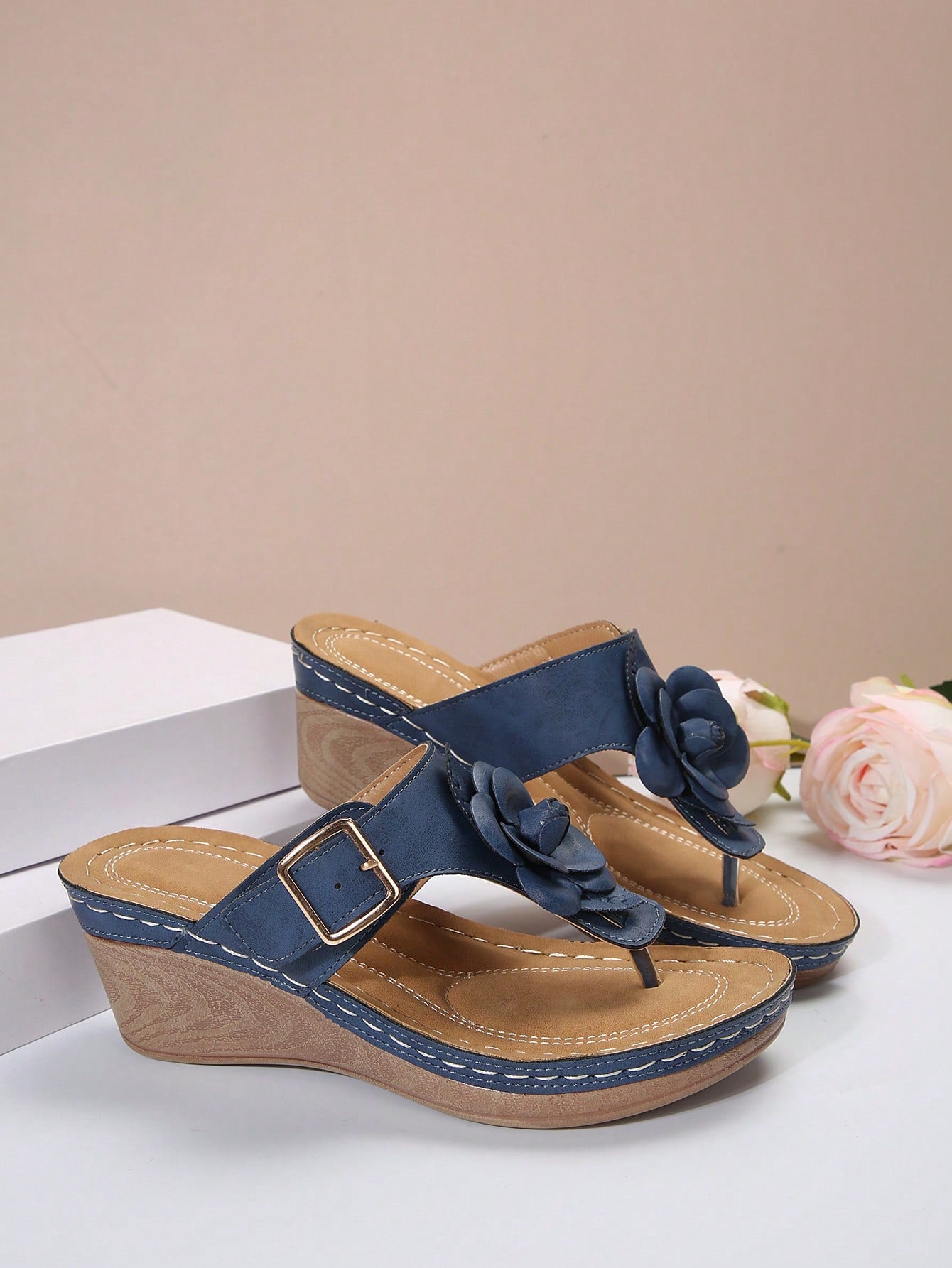 Women's Pu Strap With Sponge Soft Bed And Lightweight Sole Fashion Trendy Wedges Flip Flops For 2024