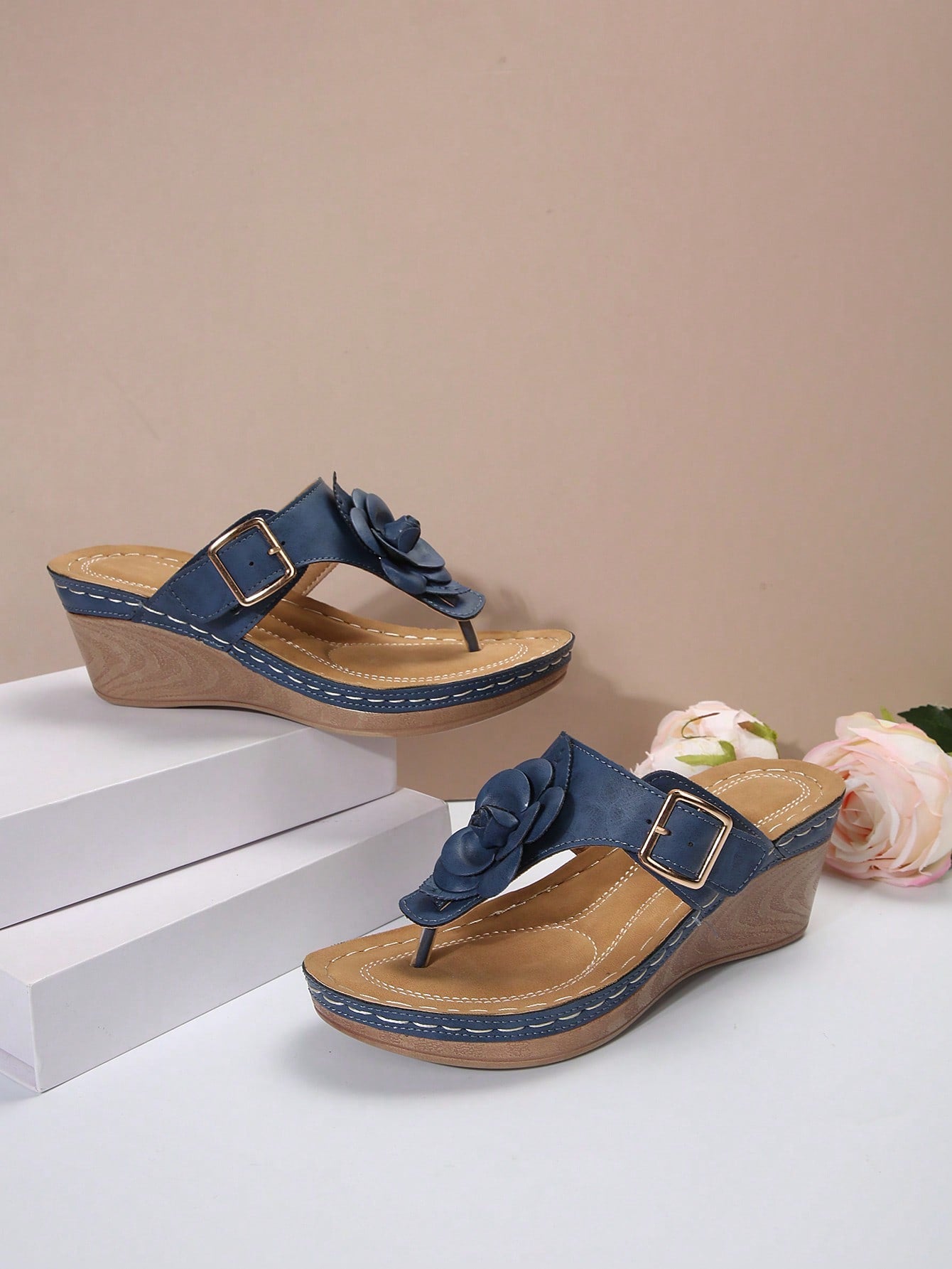 Women's Pu Strap With Sponge Soft Bed And Lightweight Sole Fashion Trendy Wedges Flip Flops For 2024