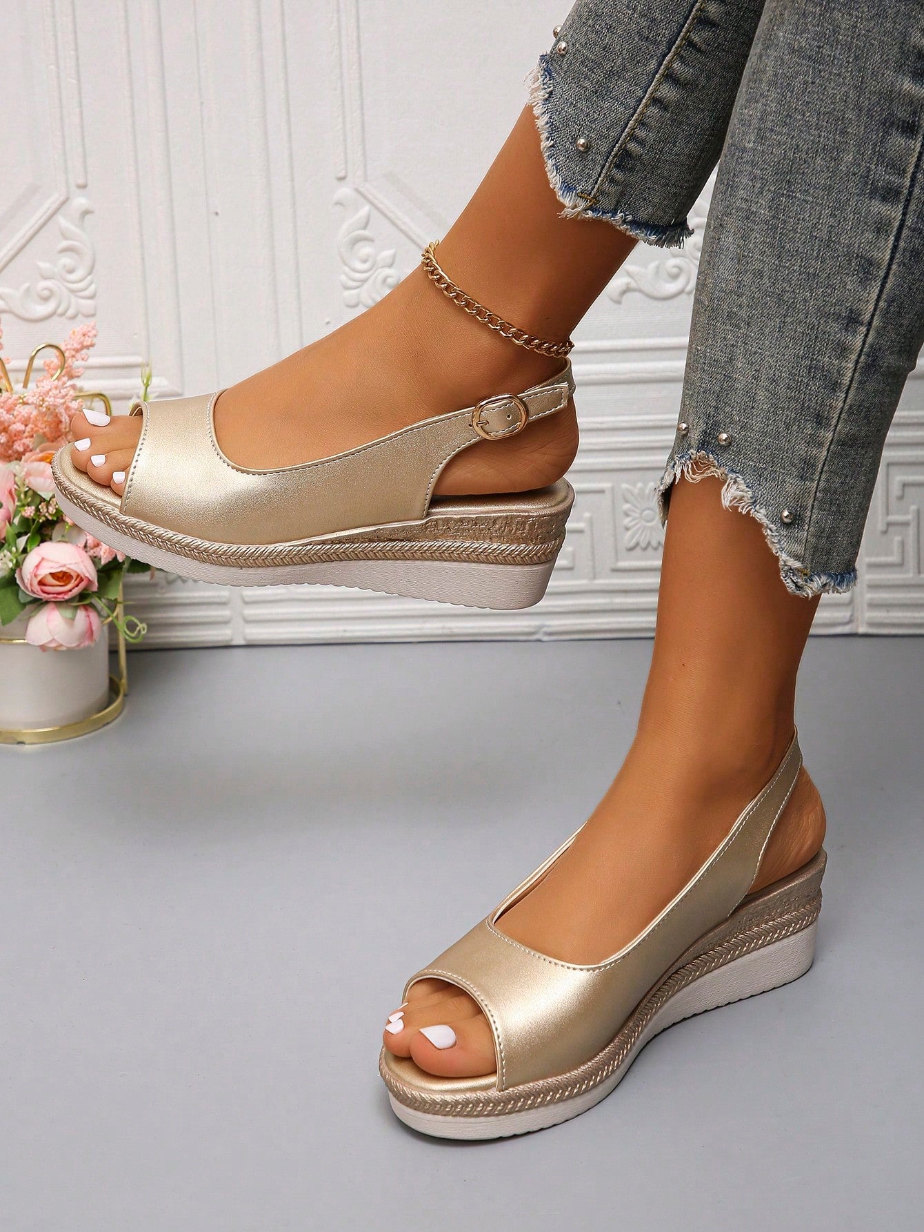 Summer New Fashionable Mid-Aged Mothers' Gold Peep Toe Thick-Soled Sandals With Wedges