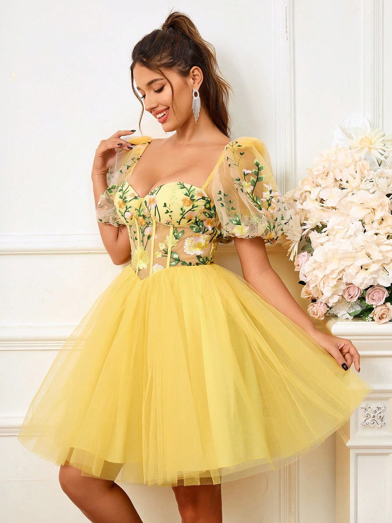 Belle Elegant Romantic Sweet Princess Yellow Square Neck Bust Cup Large Lantern Sleeve Positioning Mesh Floral Embroidery Waist See-Through Applique Stripe Decoration High Waist Skinny Hem Splicing Mesh A Swing Puffy Dress Dating Bachelorette Party Grad