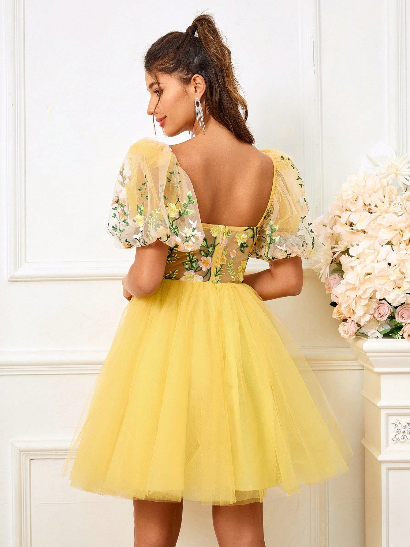 Belle Elegant Romantic Sweet Princess Yellow Square Neck Bust Cup Large Lantern Sleeve Positioning Mesh Floral Embroidery Waist See-Through Applique Stripe Decoration High Waist Skinny Hem Splicing Mesh A Swing Puffy Dress Dating Bachelorette Party Grad