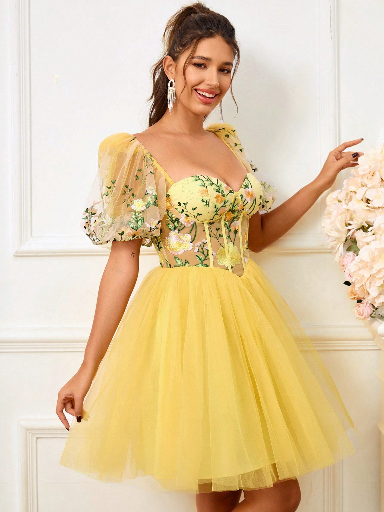 Belle Elegant Romantic Sweet Princess Yellow Square Neck Bust Cup Large Lantern Sleeve Positioning Mesh Floral Embroidery Waist See-Through Applique Stripe Decoration High Waist Skinny Hem Splicing Mesh A Swing Puffy Dress Dating Bachelorette Party Grad