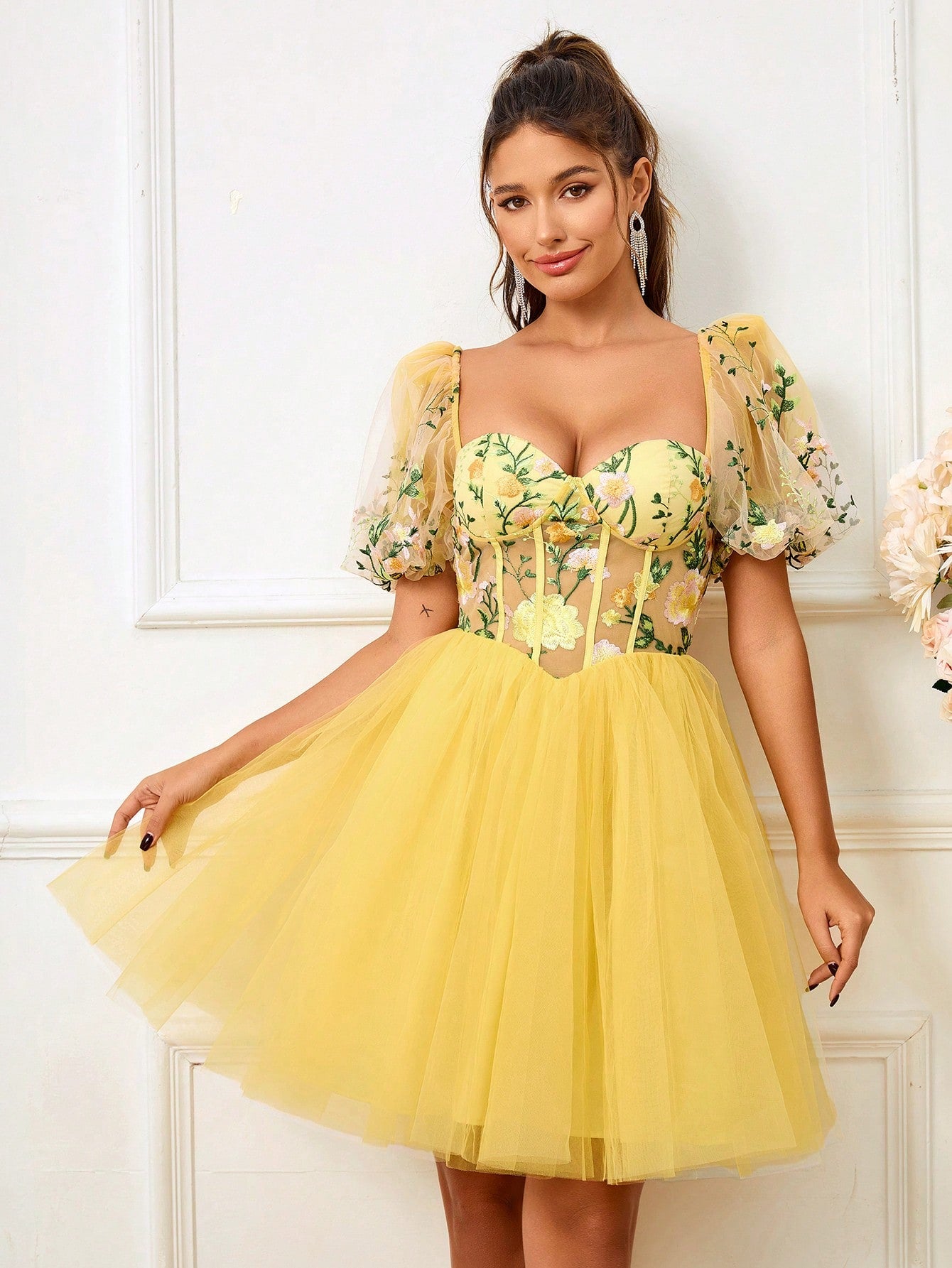 Belle Elegant Romantic Sweet Princess Yellow Square Neck Bust Cup Large Lantern Sleeve Positioning Mesh Floral Embroidery Waist See-Through Applique Stripe Decoration High Waist Skinny Hem Splicing Mesh A Swing Puffy Dress Dating Bachelorette Party Grad