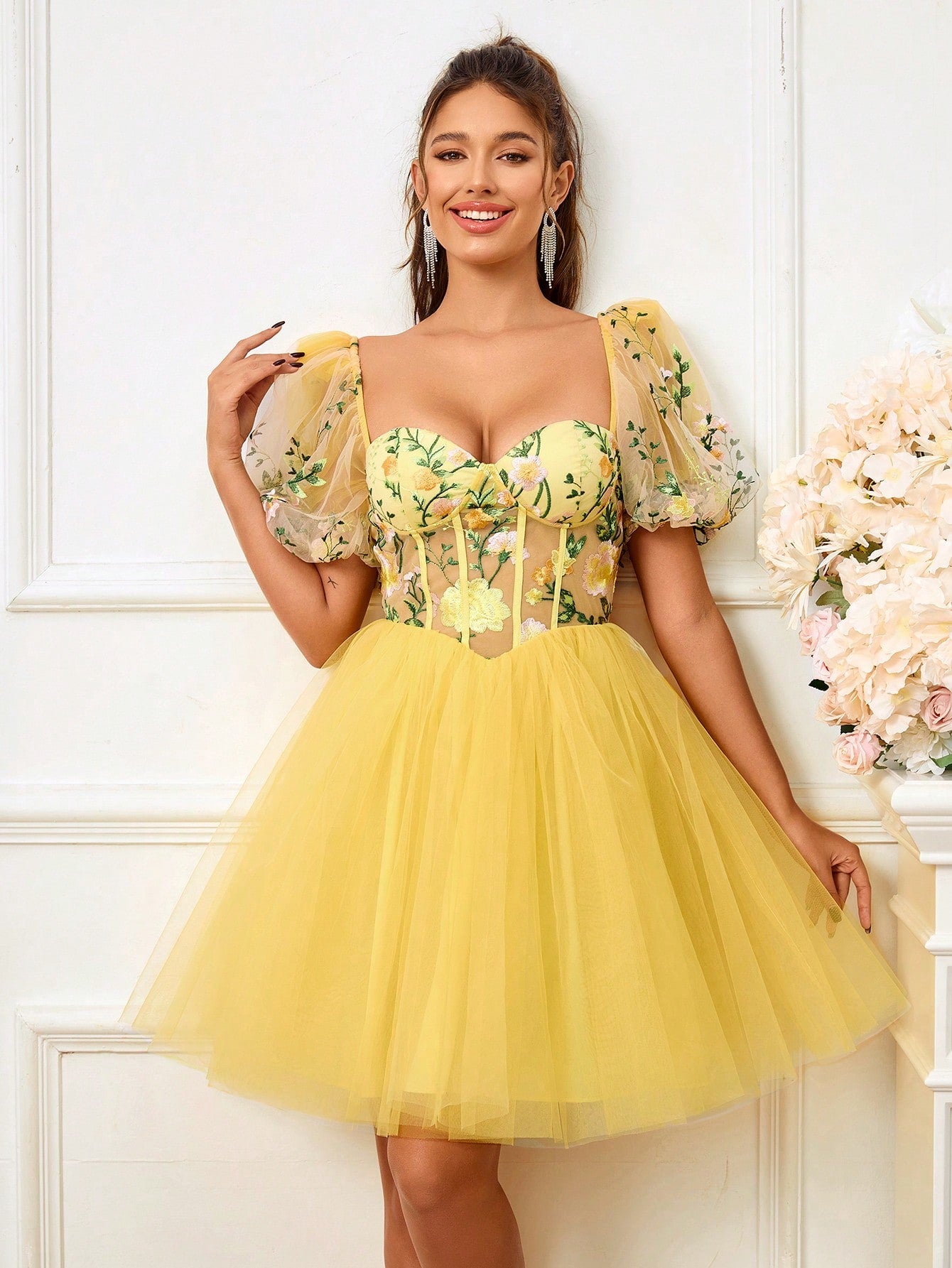 Belle Elegant Romantic Sweet Princess Yellow Square Neck Bust Cup Large Lantern Sleeve Positioning Mesh Floral Embroidery Waist See-Through Applique Stripe Decoration High Waist Skinny Hem Splicing Mesh A Swing Puffy Dress Dating Bachelorette Party Grad