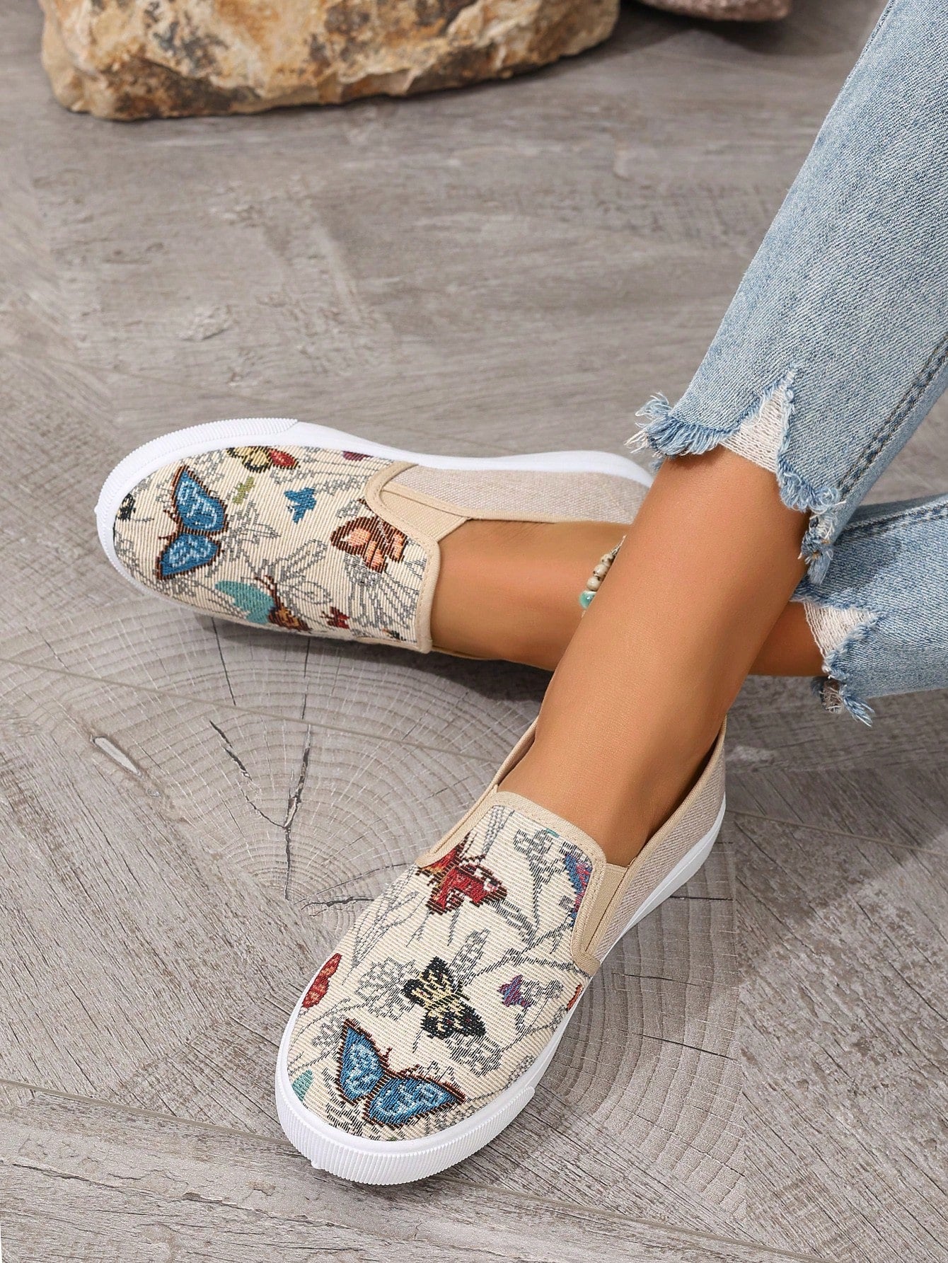 Women's Plus Size Sport Shoes, Student School Shoes, Fashionable Butterfly Embroidery Board Shoes, Comfortable Fabric, Khaki Slip-On Flat White Sneakers, Casual Athletic Shoes