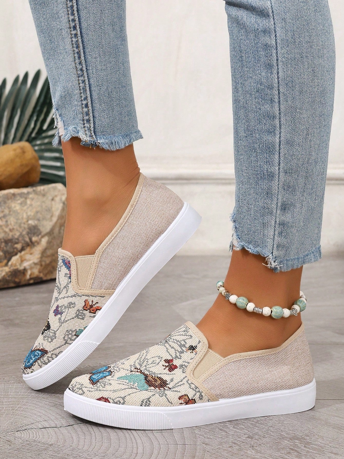 Women's Plus Size Sport Shoes, Student School Shoes, Fashionable Butterfly Embroidery Board Shoes, Comfortable Fabric, Khaki Slip-On Flat White Sneakers, Casual Athletic Shoes