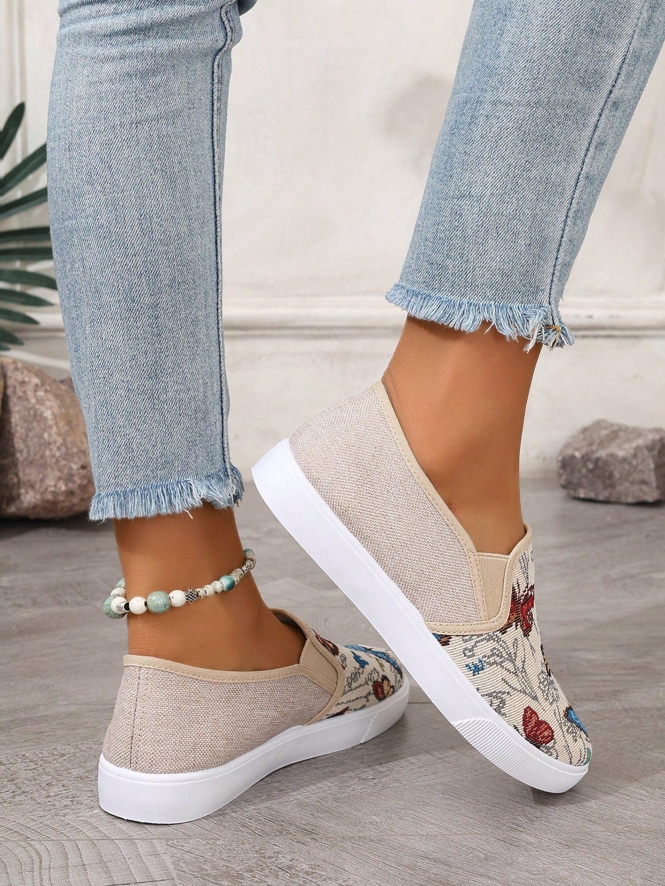 Women's Plus Size Sport Shoes, Student School Shoes, Fashionable Butterfly Embroidery Board Shoes, Comfortable Fabric, Khaki Slip-On Flat White Sneakers, Casual Athletic Shoes