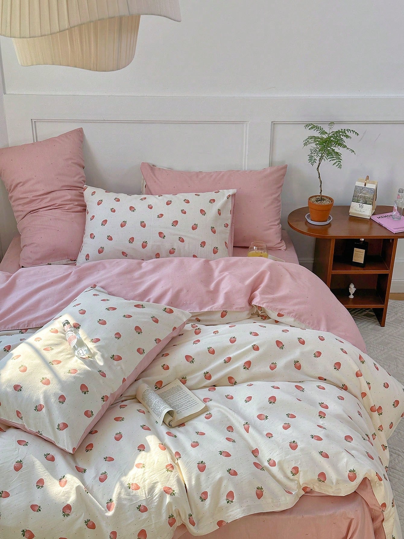 3pcs Sweetheart Strawberry Printed Bedding Set, Includes 2 Pillowcases And 1 Quilt Cover For Down Comforter