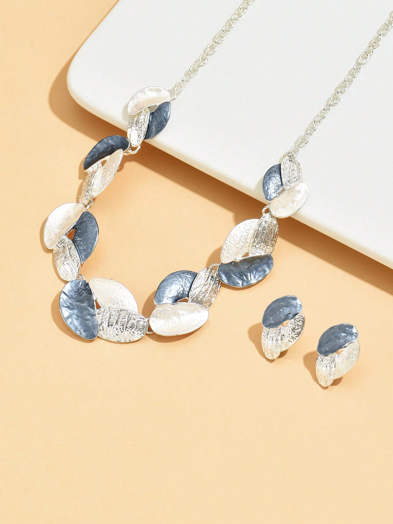 1pc Necklace & 1 Pair Earrings Luxury Creative Metal Leaf Women Jewelry Set