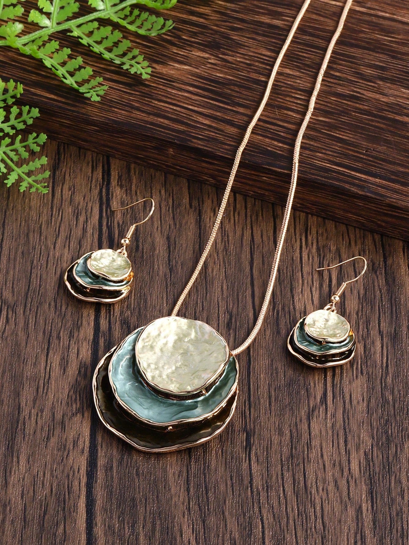 1pair Earrings   1pc Necklace, Fashionable & Elegant & Creative Original Design Tri-layer Zinc Alloy Green Circle Pendant Decorated On Snake Chain, Perfect For Ladies & Girls' Christmas Party Streetwear Gift