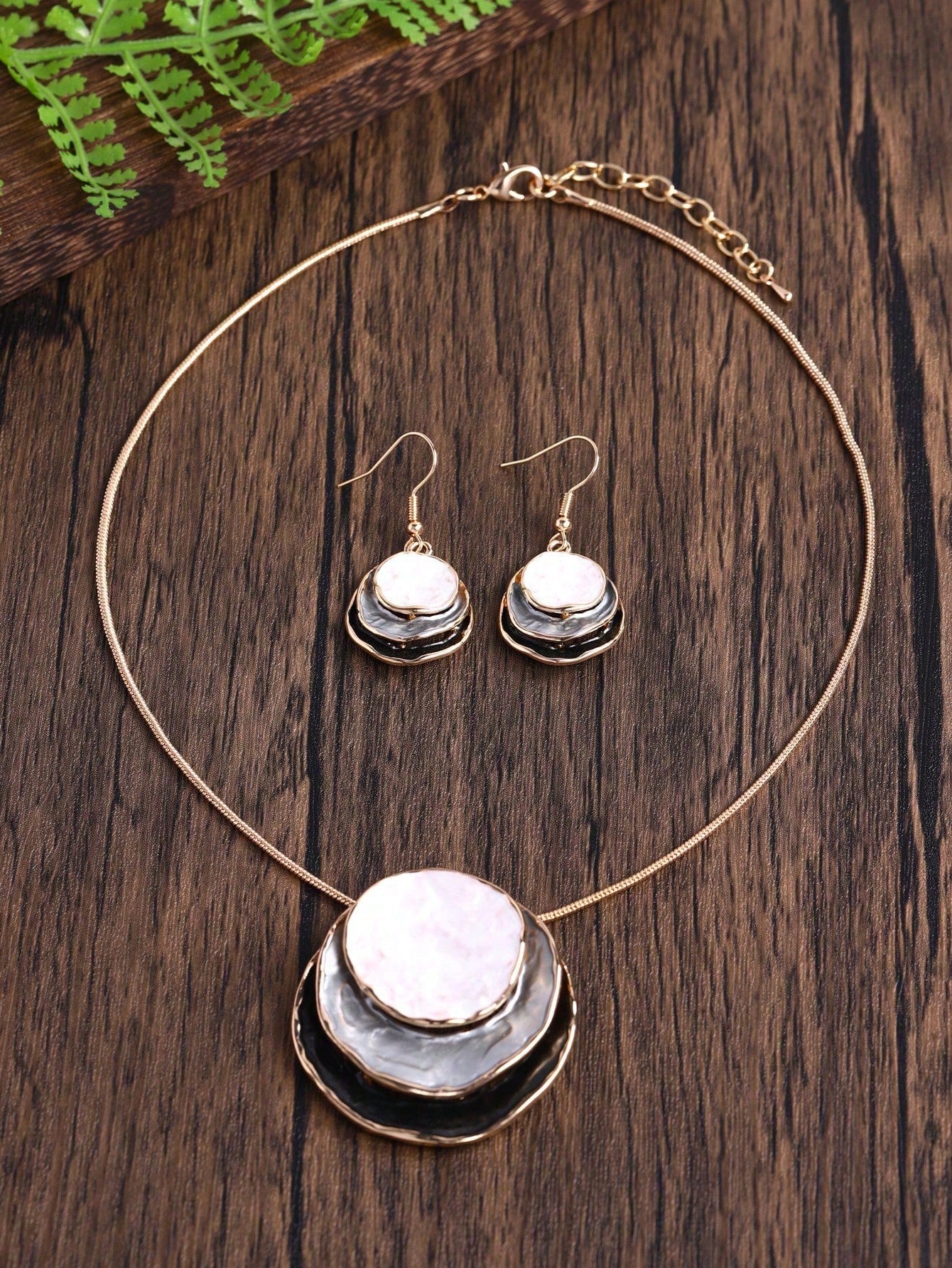 1pair Earrings   1pc Necklace, Fashionable & Elegant & Creative Original Design Tri-layer Zinc Alloy Green Circle Pendant Decorated On Snake Chain, Perfect For Ladies & Girls' Christmas Party Streetwear Gift