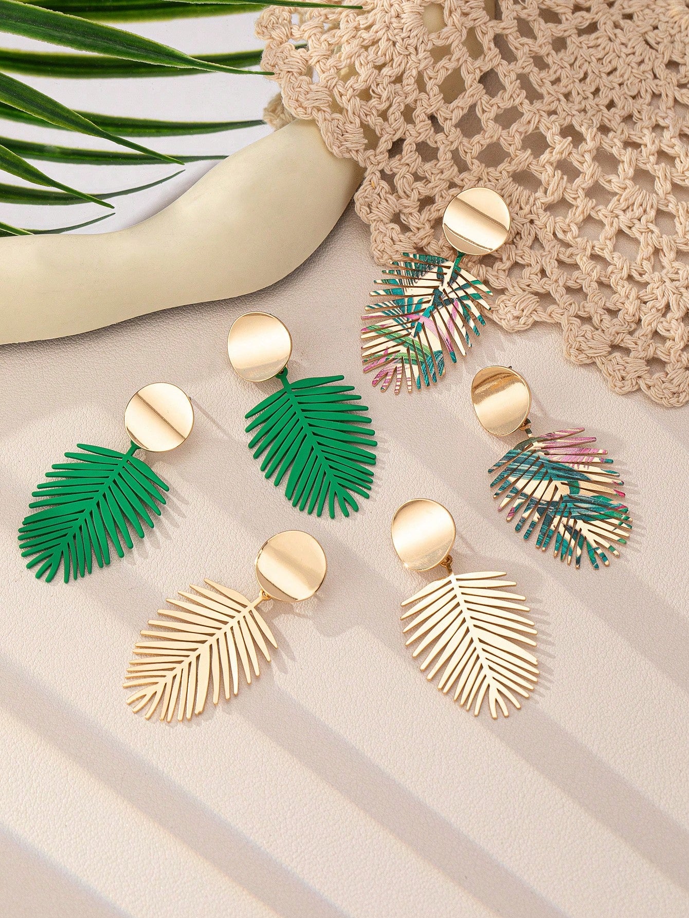 1 Pair Of Stylish Bohemian Style Leaf Pendant Earrings 2024 Collection For Women Daily Wear