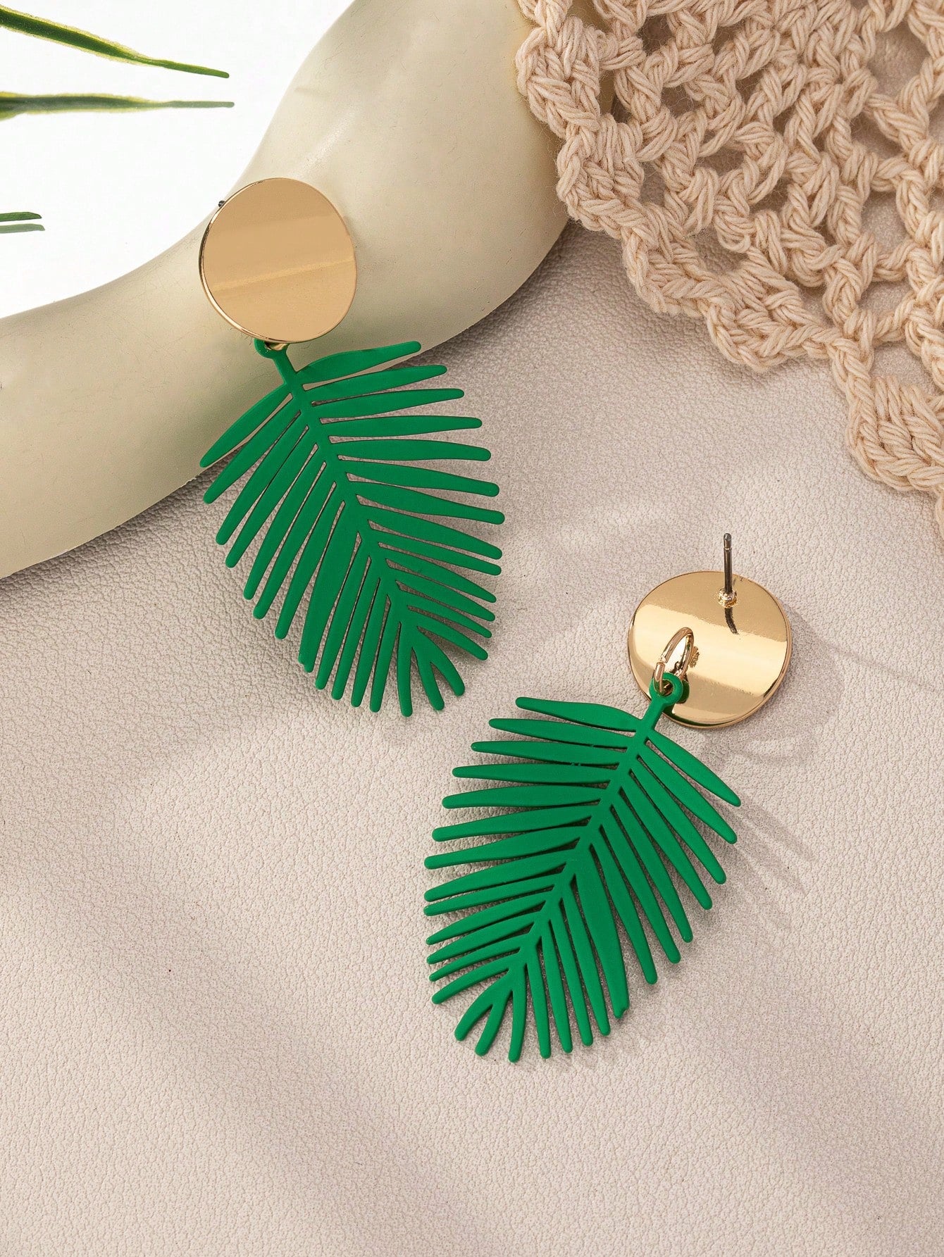 1 Pair Of Stylish Bohemian Style Leaf Pendant Earrings 2024 Collection For Women Daily Wear