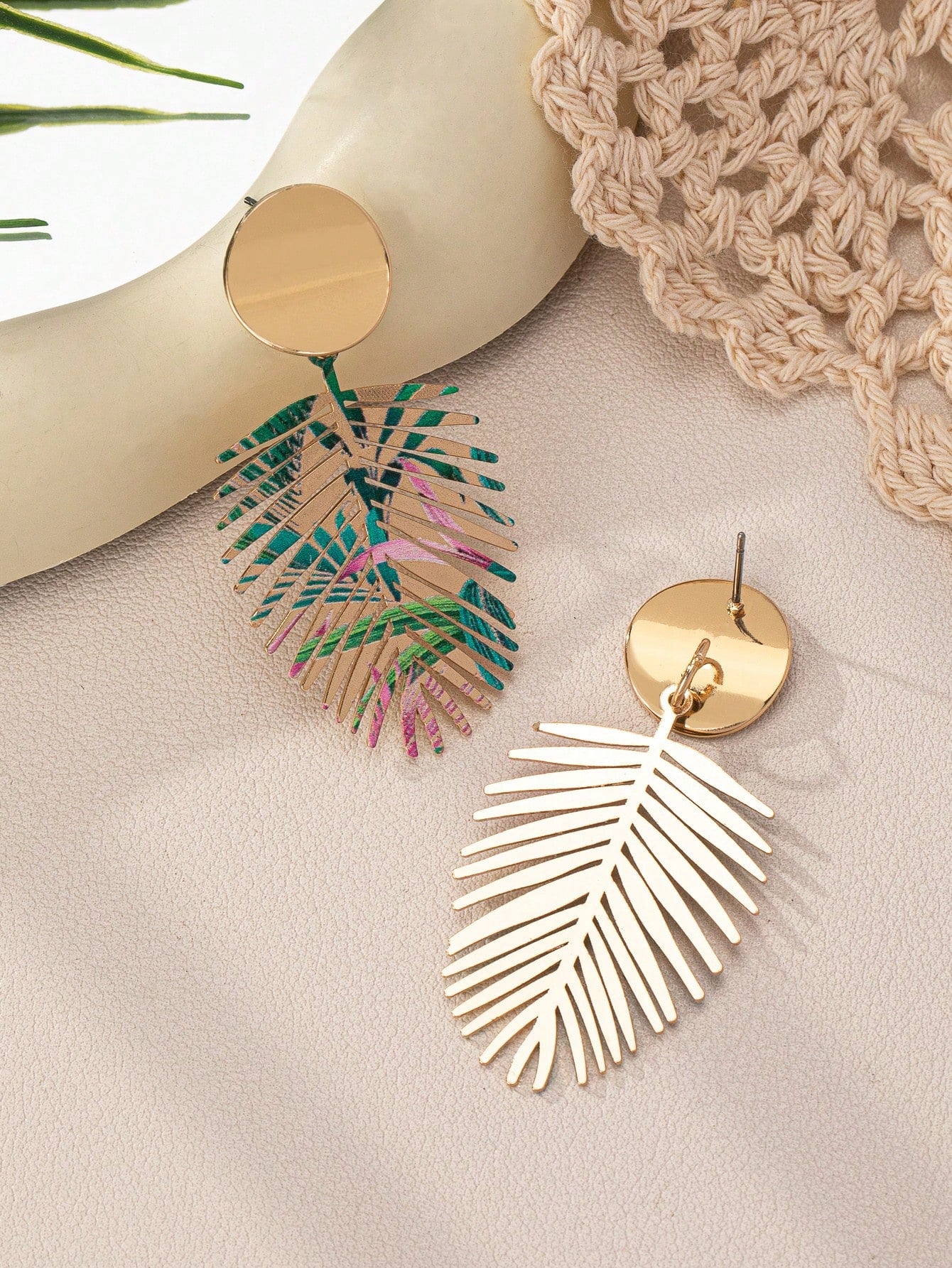 1 Pair Of Stylish Bohemian Style Leaf Pendant Earrings 2024 Collection For Women Daily Wear