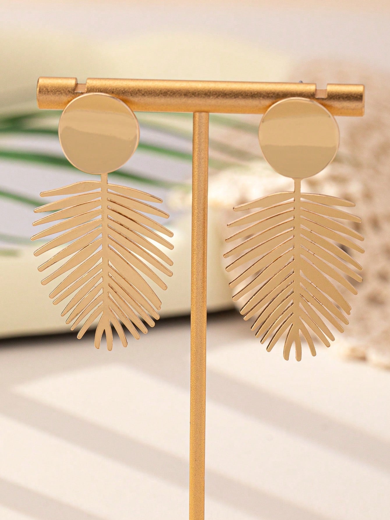 1 Pair Of Stylish Bohemian Style Leaf Pendant Earrings 2024 Collection For Women Daily Wear