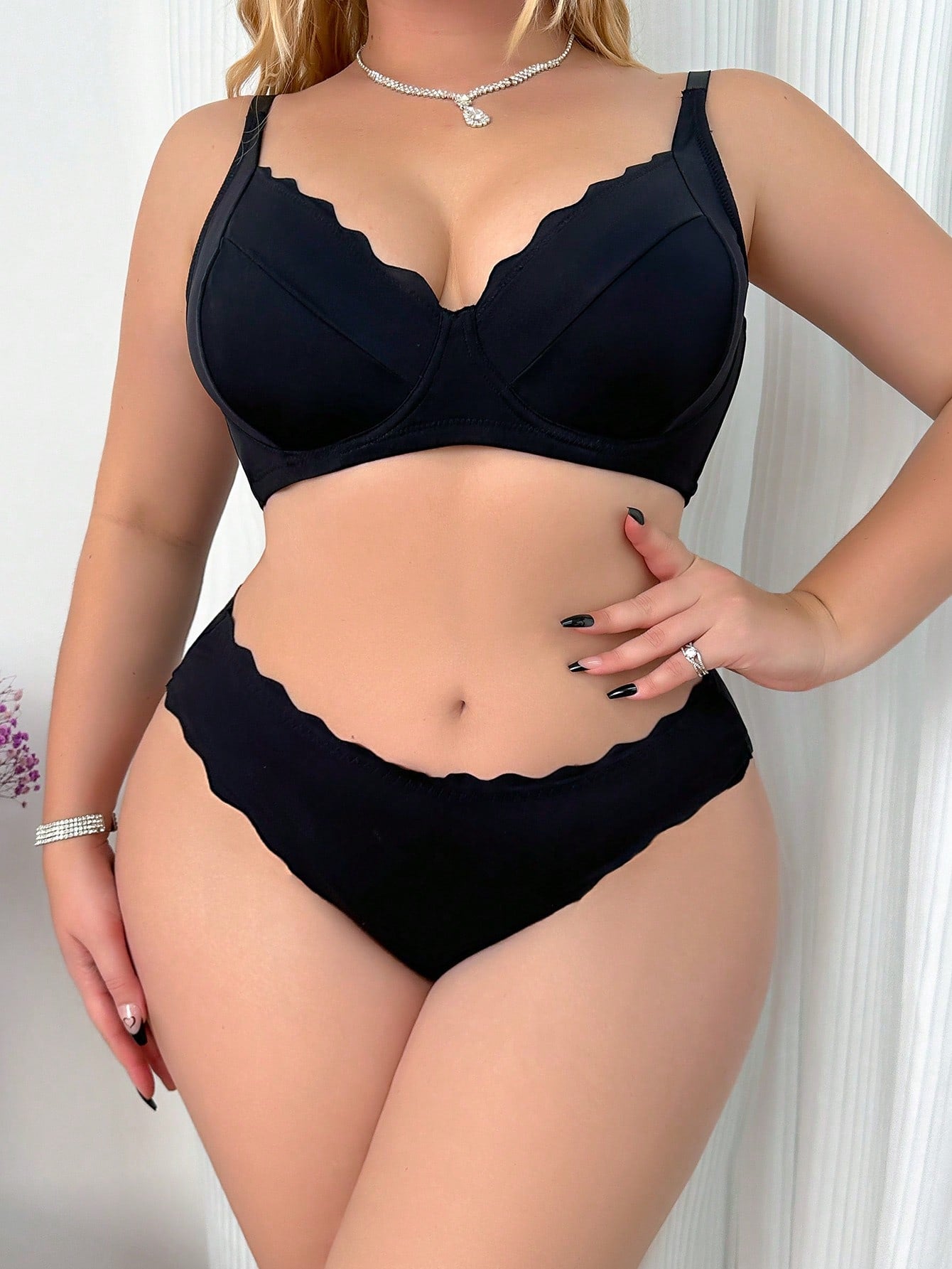 Plus Size Seamless Solid Color Bra & Panty Underwear Set With Scalloped Trim