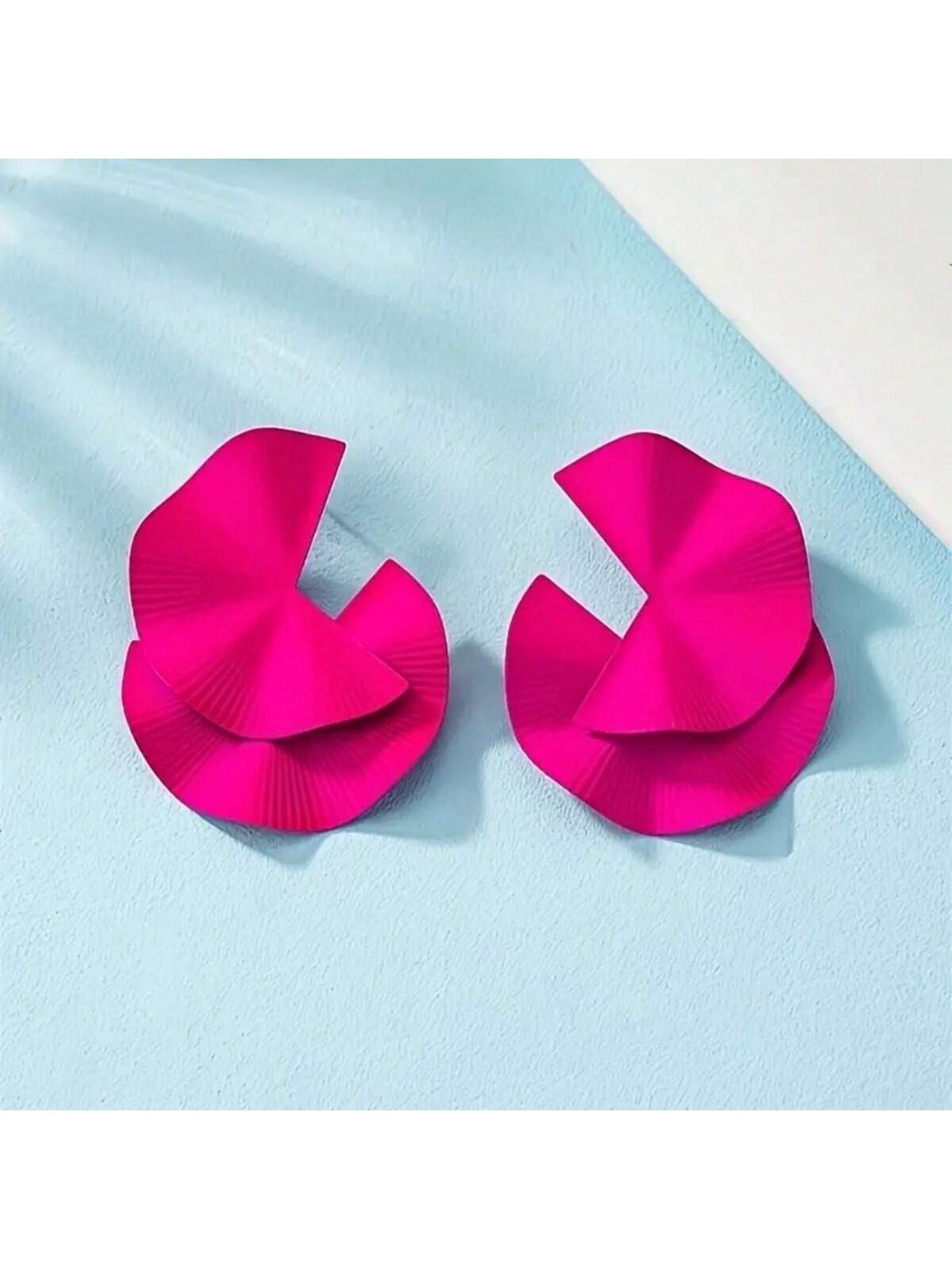 Fashionable New Twisty Fan-Shaped Stud Earrings