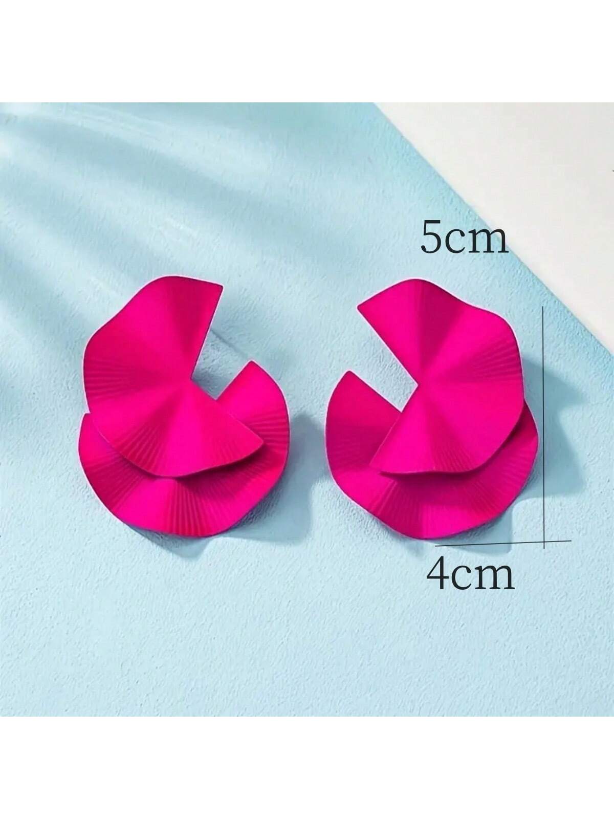 Fashionable New Twisty Fan-Shaped Stud Earrings