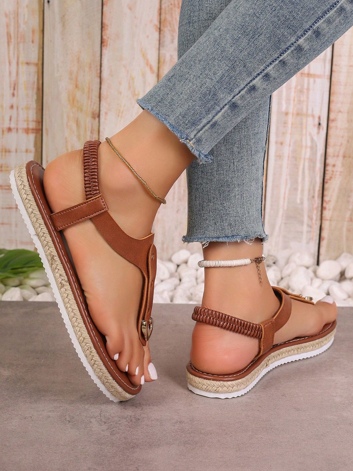 Women's Flat Rope Clip Toe Slip-On Sandals With Rivets And Elastic Ankle Strap, Hollow Round Toe Non-Slip Flat Outdoor Sandals