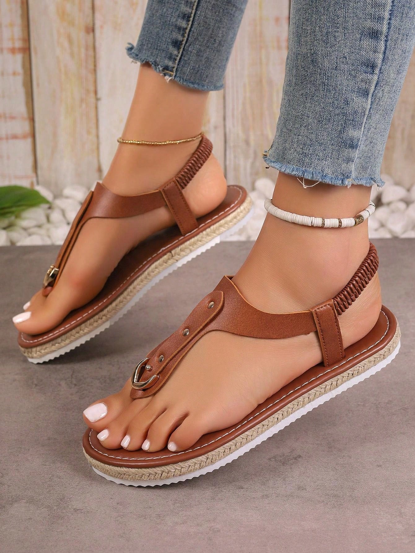 Women's Flat Rope Clip Toe Slip-On Sandals With Rivets And Elastic Ankle Strap, Hollow Round Toe Non-Slip Flat Outdoor Sandals