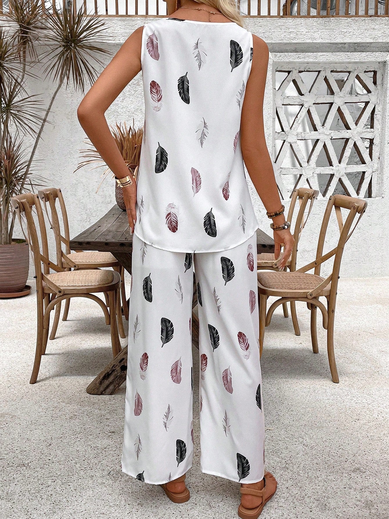 EMERY ROSE Sleeveless Feather Printed Top And Long Pants Set With Wide Round Neckline, Summer Casual Outfit